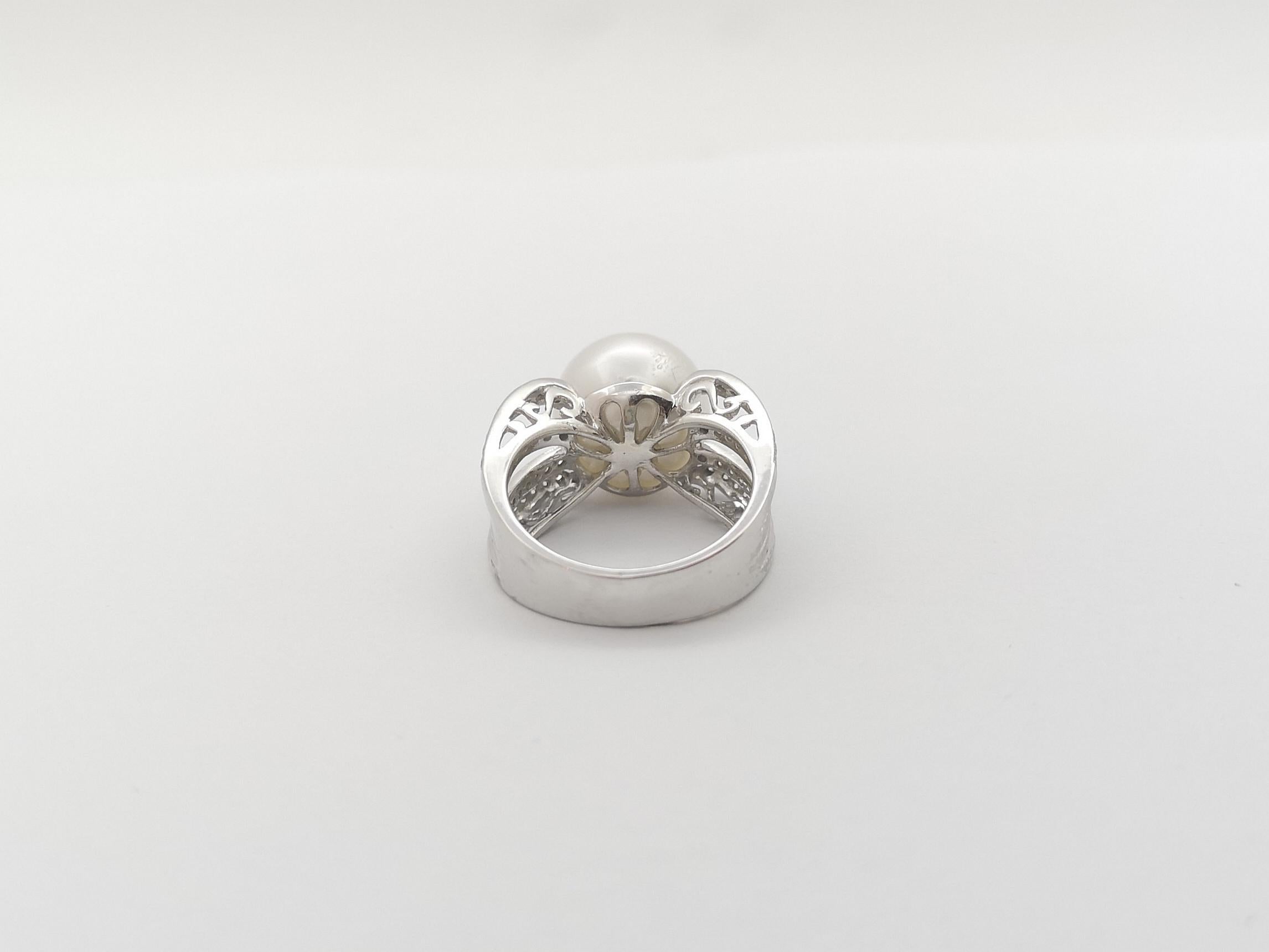 South Sea Pearl with Diamond Ring set in 18K White Gold Settings For Sale 5