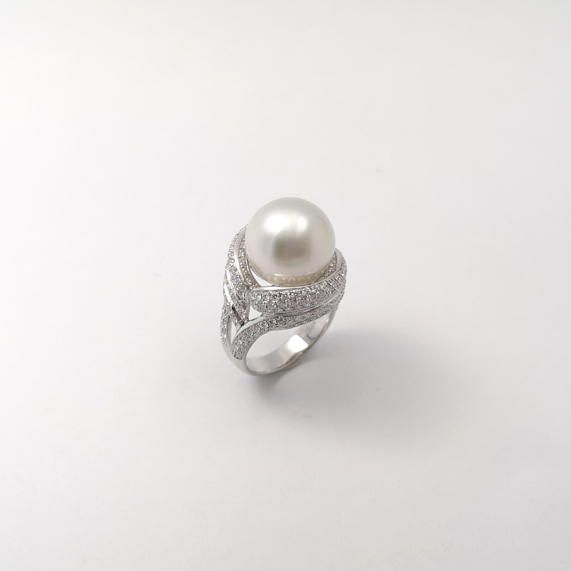 Bague en platine 950 avec perles des mers du Sud et diamants en vente 4