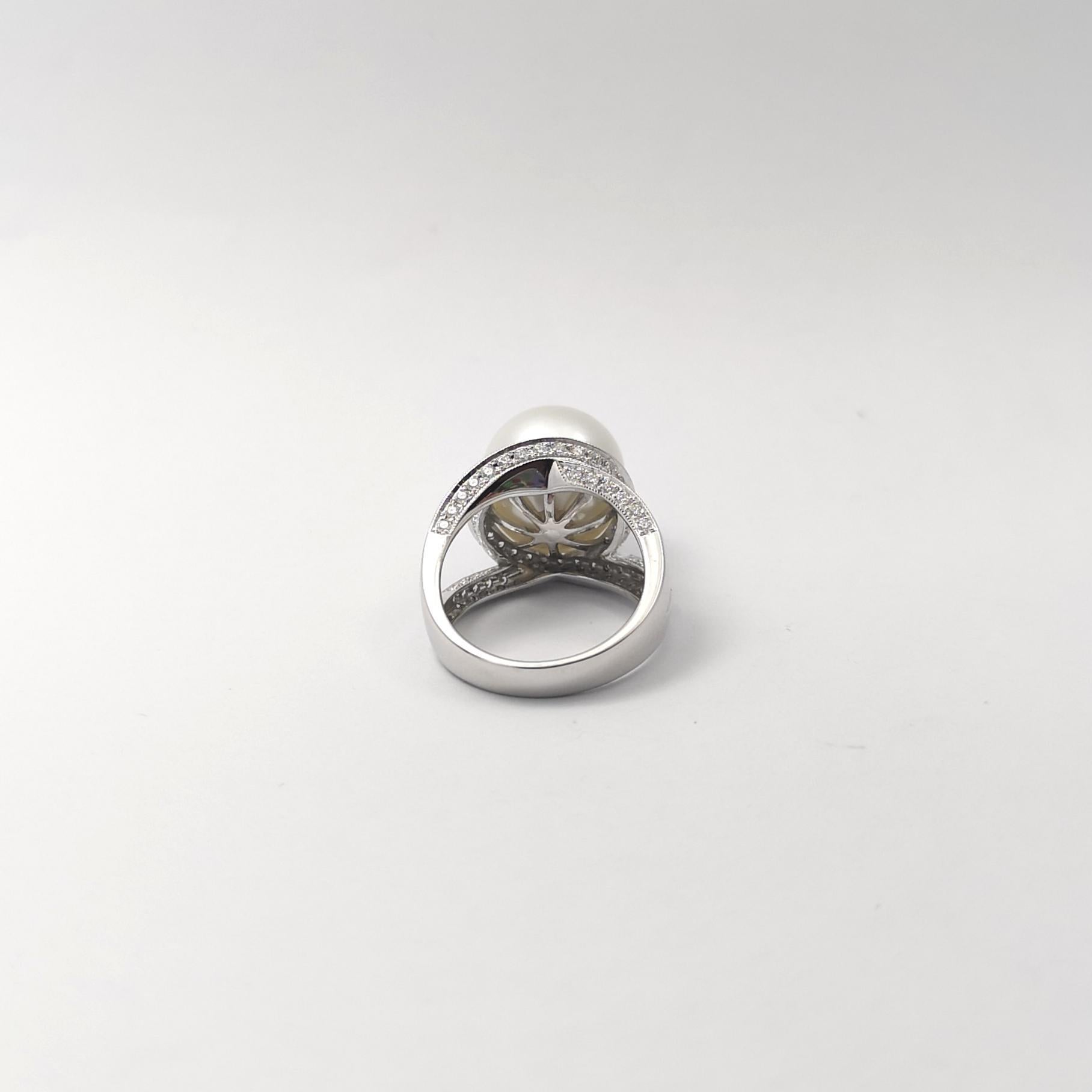Bague en platine 950 avec perles des mers du Sud et diamants en vente 8