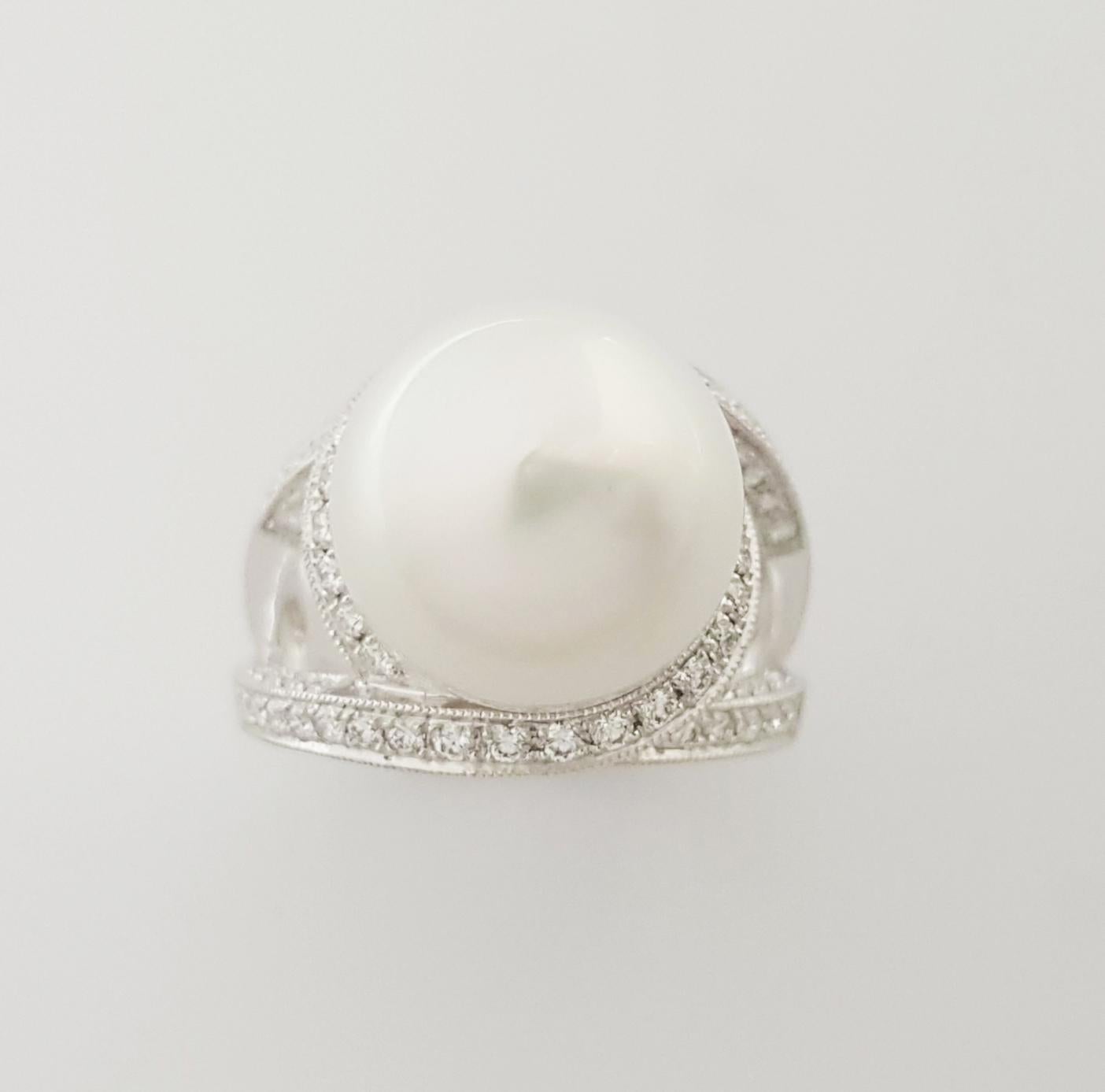 Bague en platine 950 avec perles des mers du Sud et diamants en vente 9