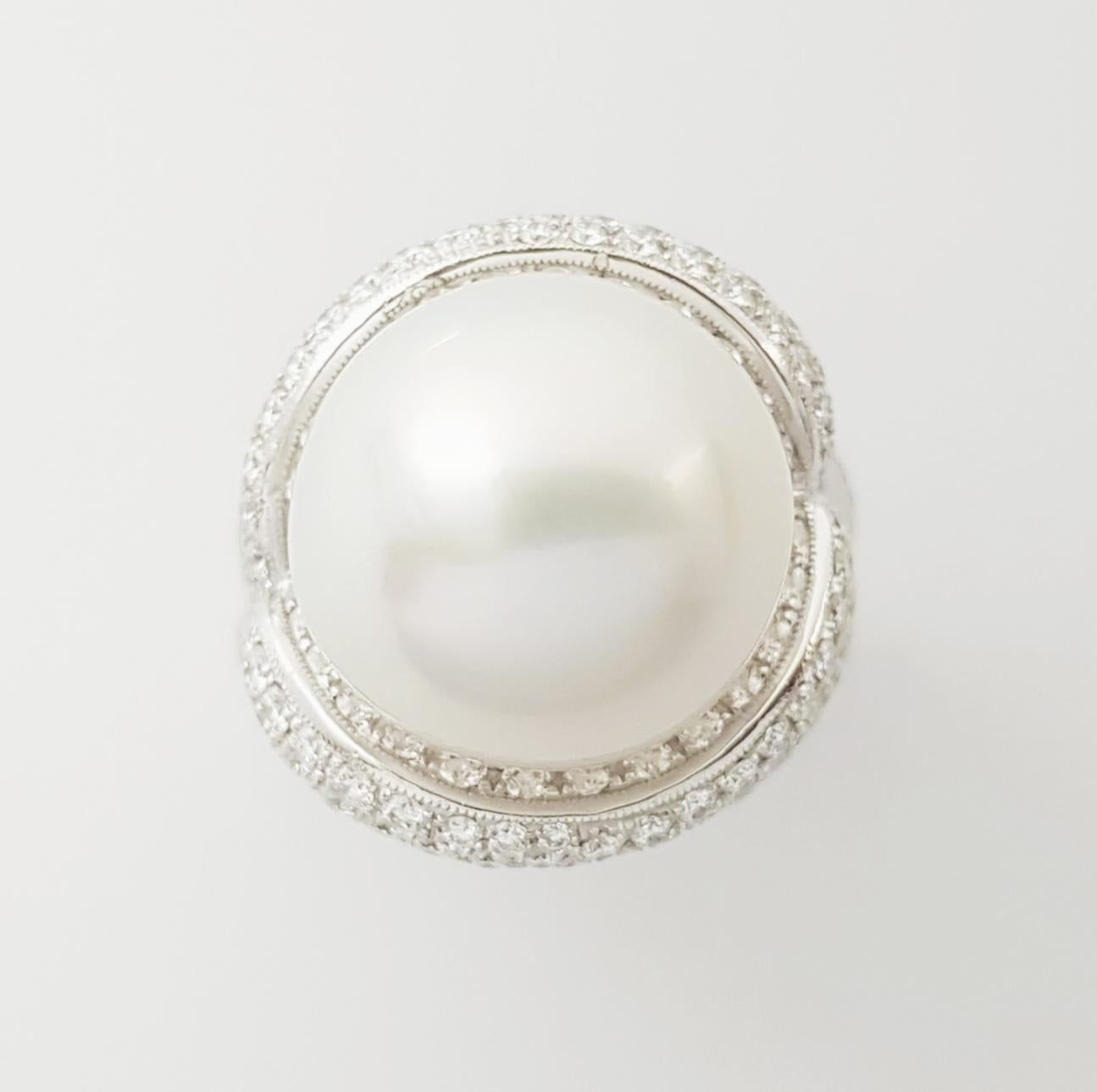Bague en platine 950 avec perles des mers du Sud et diamants en vente 11