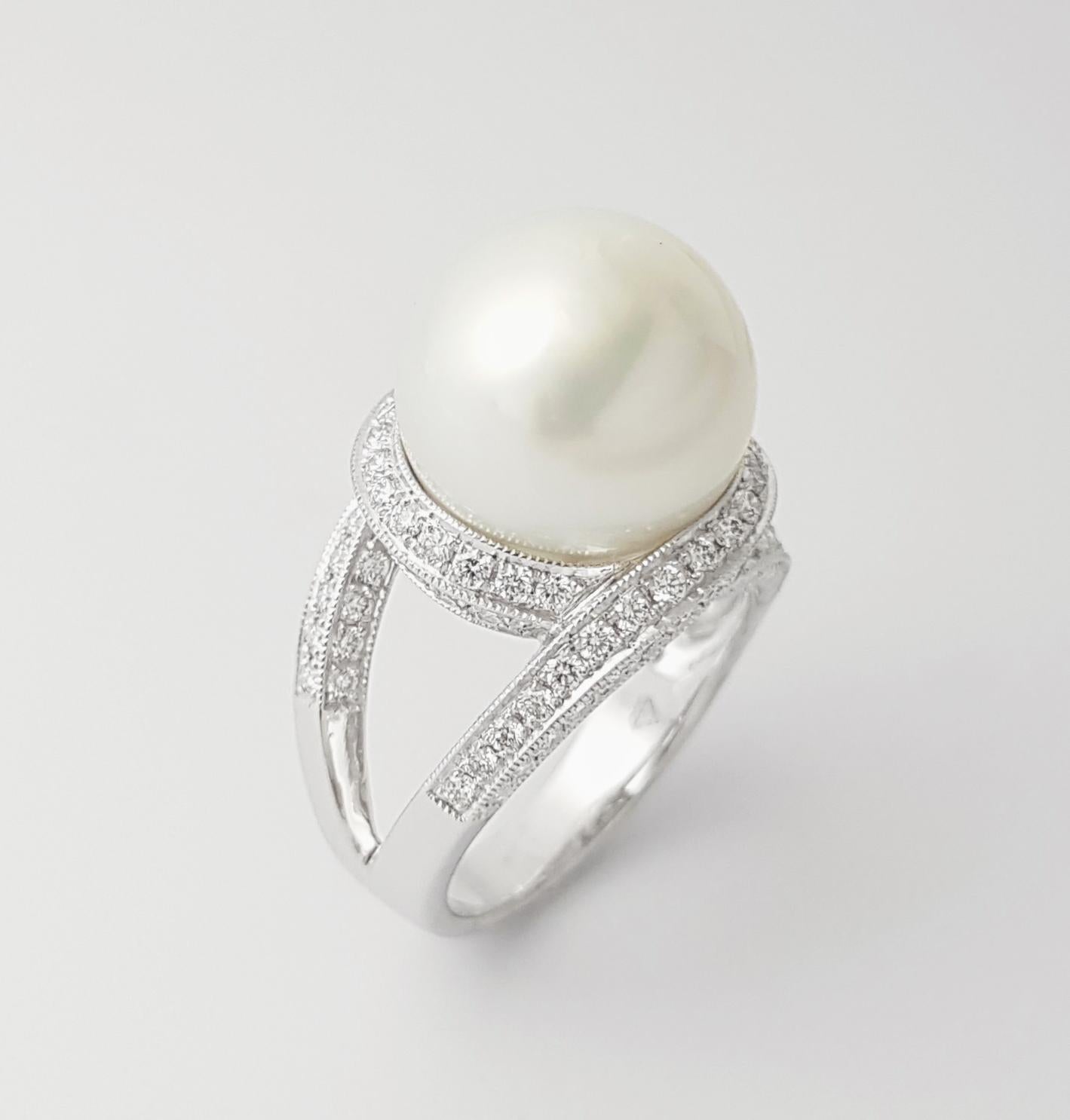 Bague en platine 950 avec perles des mers du Sud et diamants en vente 11