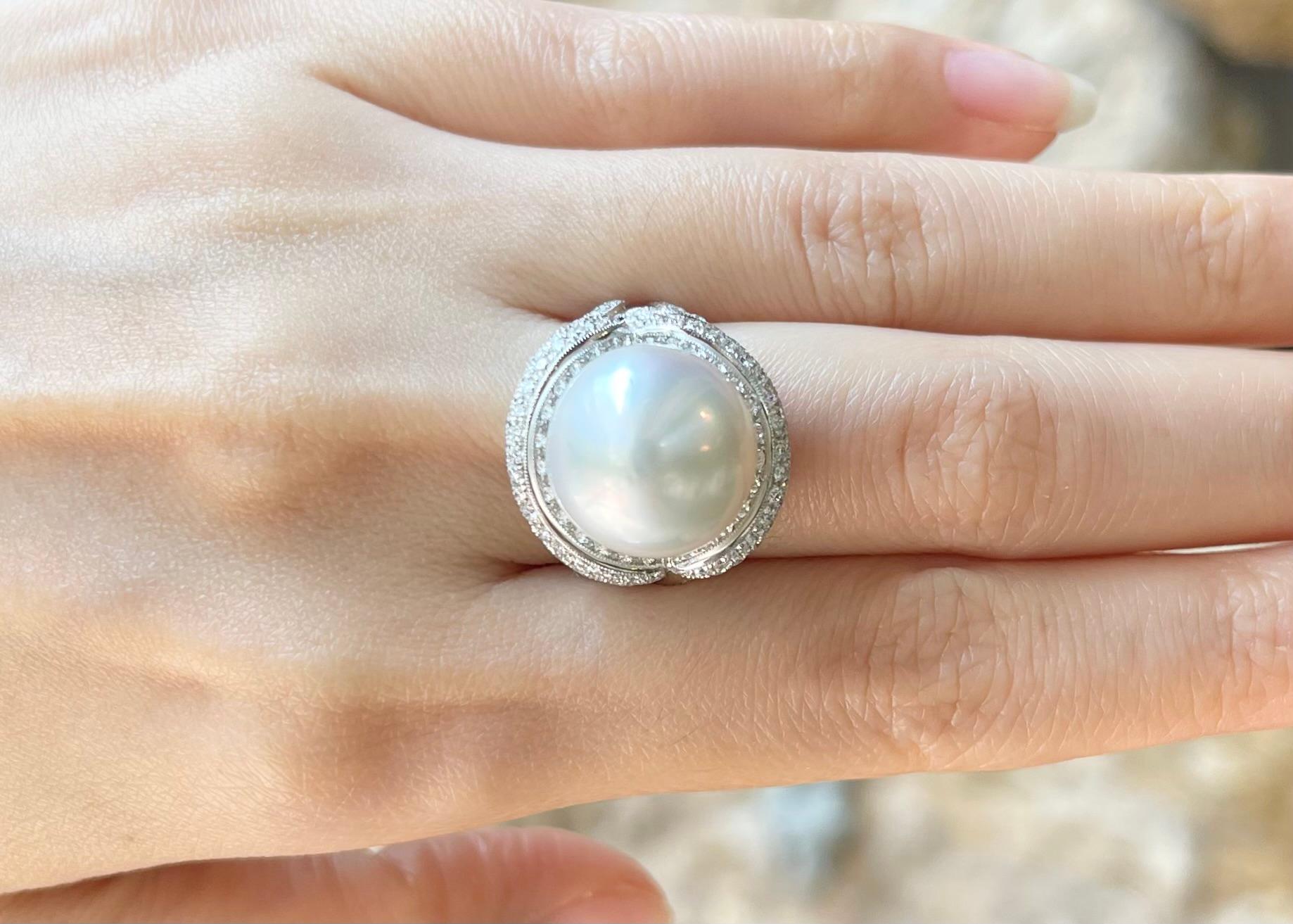 Contemporain Bague en platine 950 avec perles des mers du Sud et diamants en vente