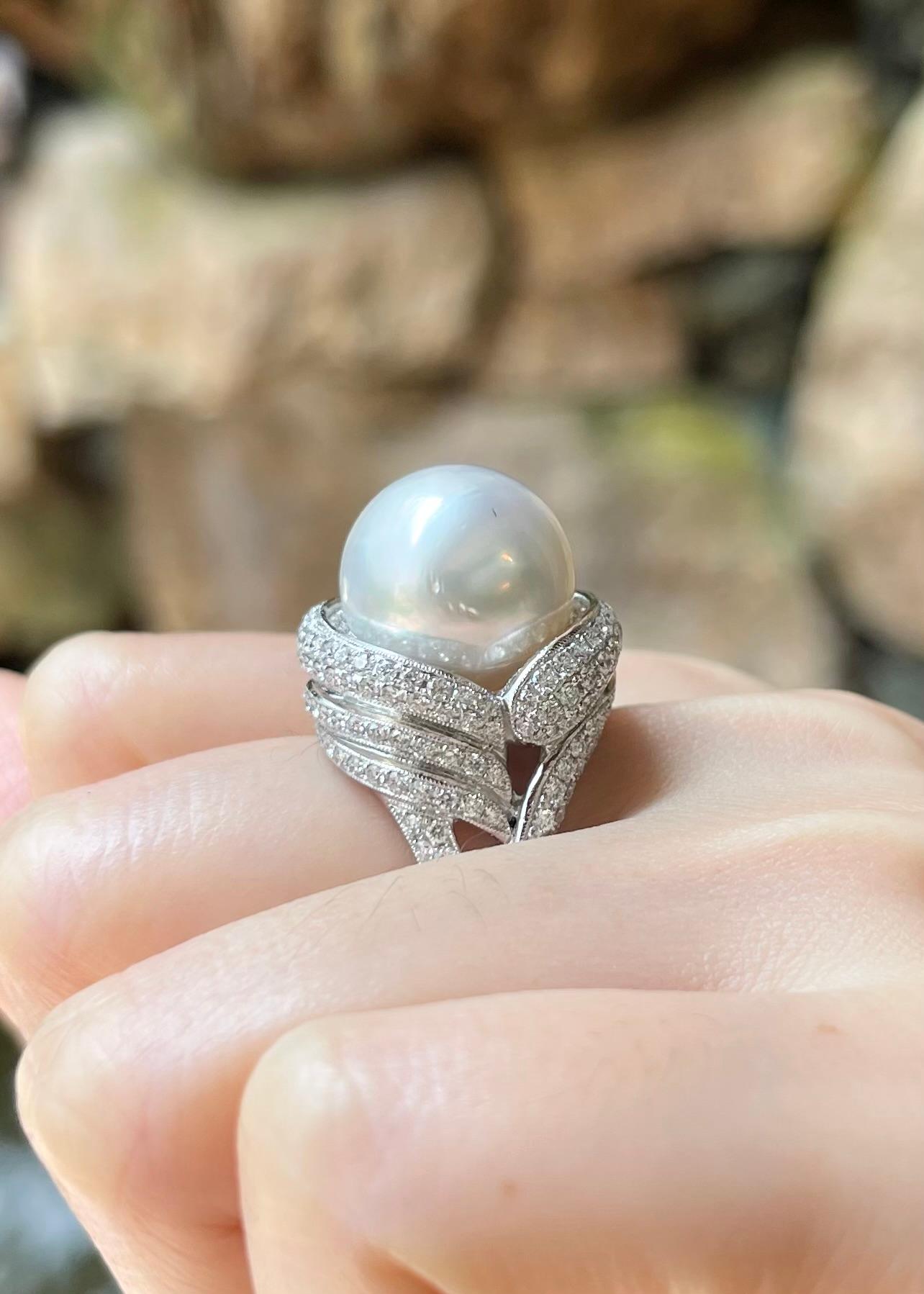 Bague en platine 950 avec perles des mers du Sud et diamants en vente 1