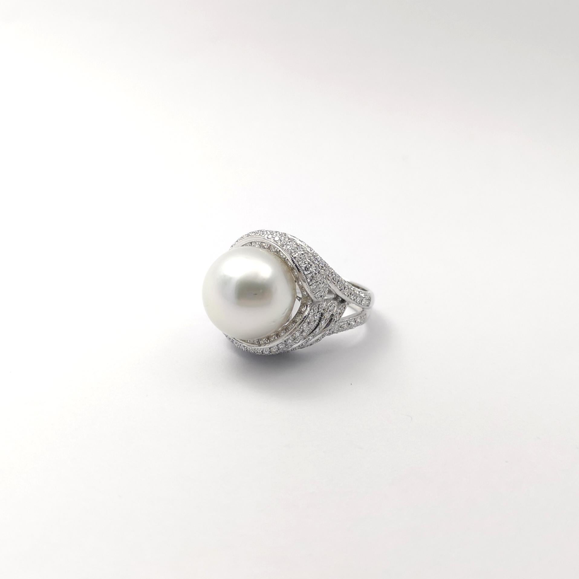 Bague en platine 950 avec perles des mers du Sud et diamants en vente 2