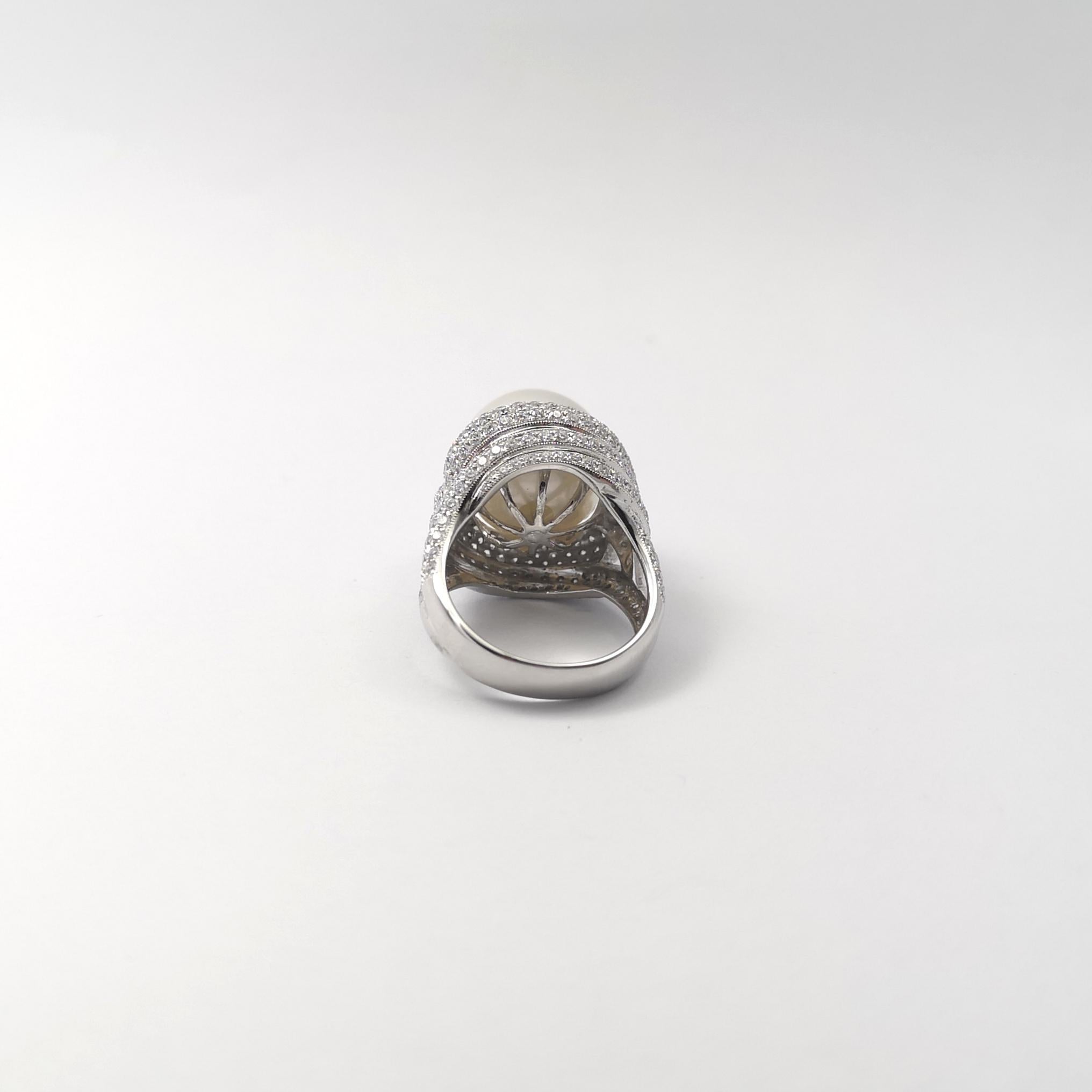 Bague en platine 950 avec perles des mers du Sud et diamants en vente 3
