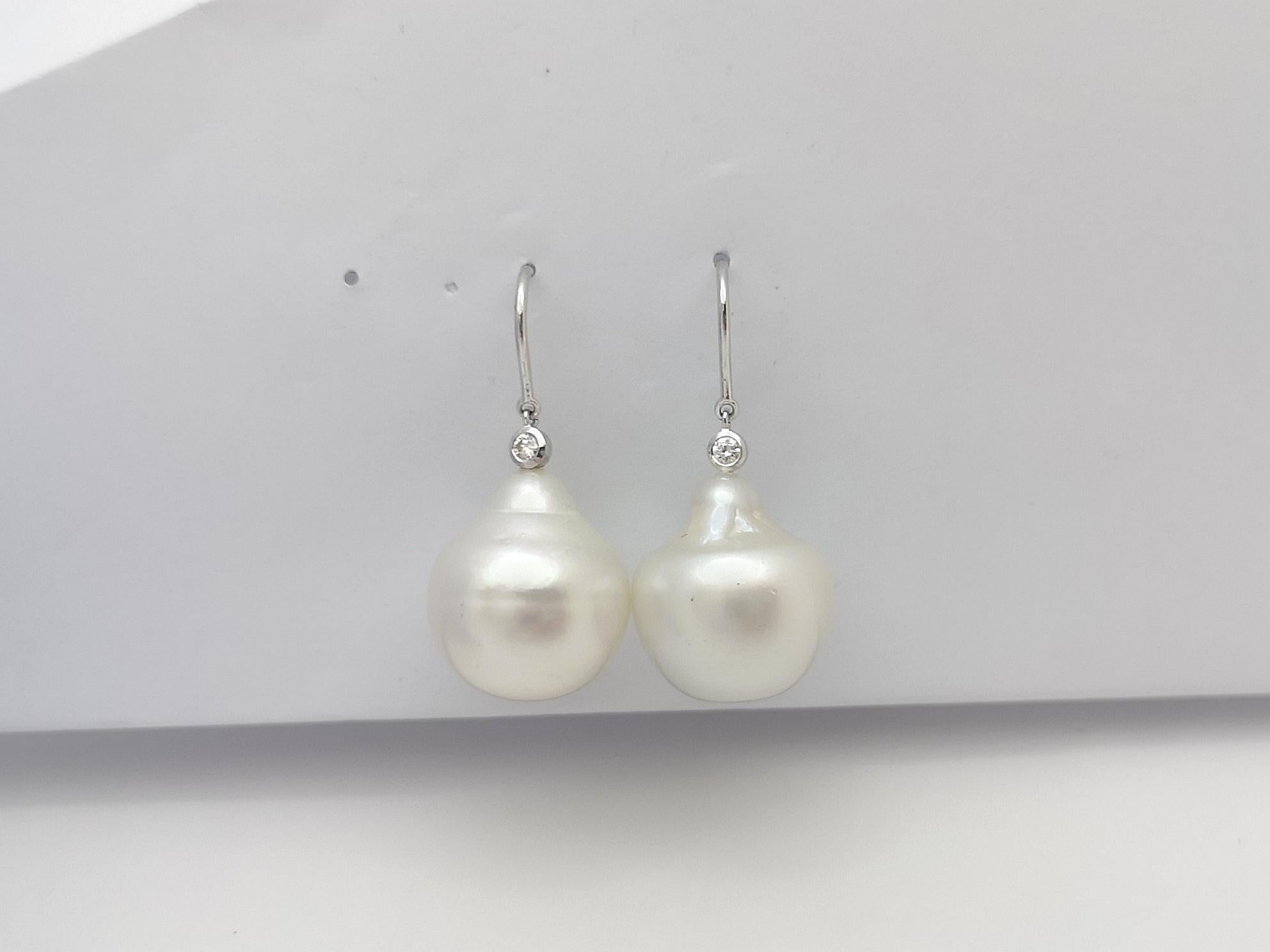 Brilliant Cut South Sea Pearl with Diamond Set in 18 Karat White Gold Settings For Sale