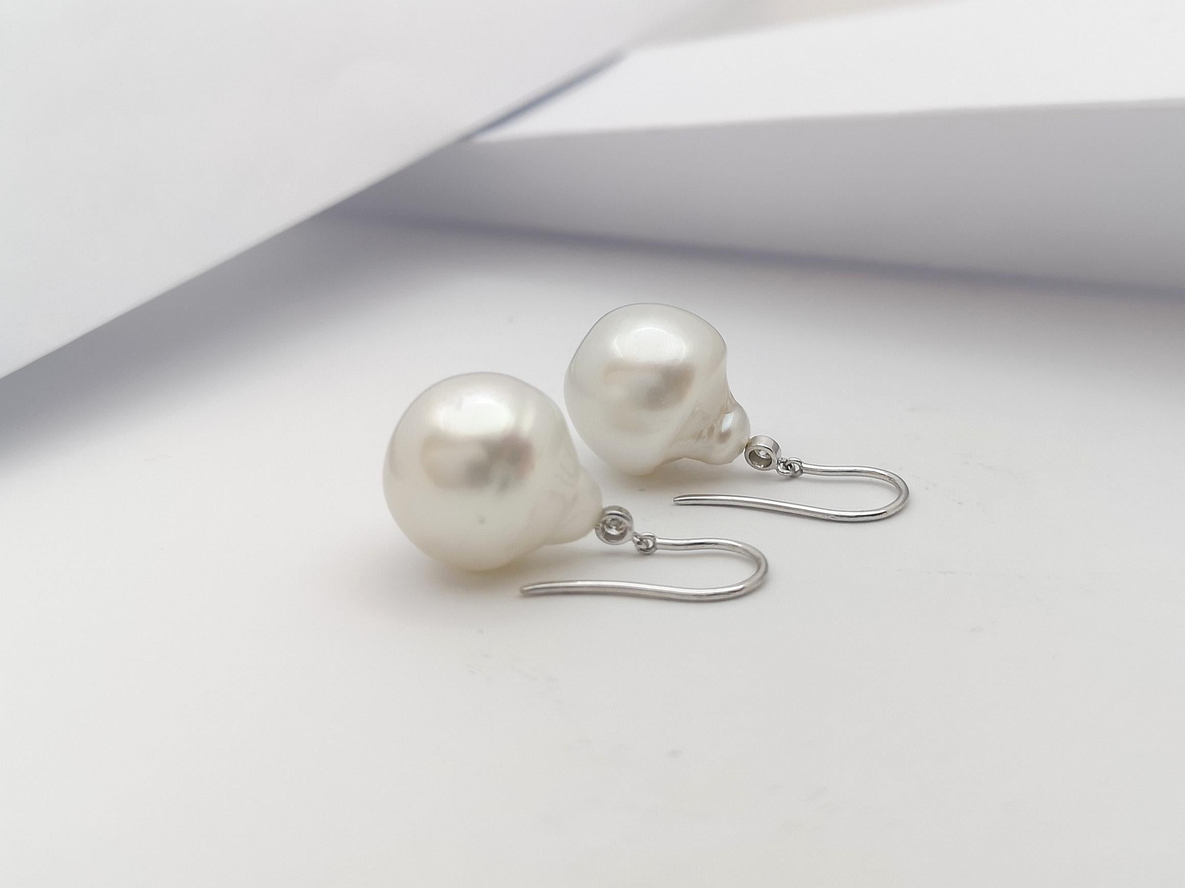 South Sea Pearl with Diamond Set in 18 Karat White Gold Settings In New Condition For Sale In Bangkok, TH