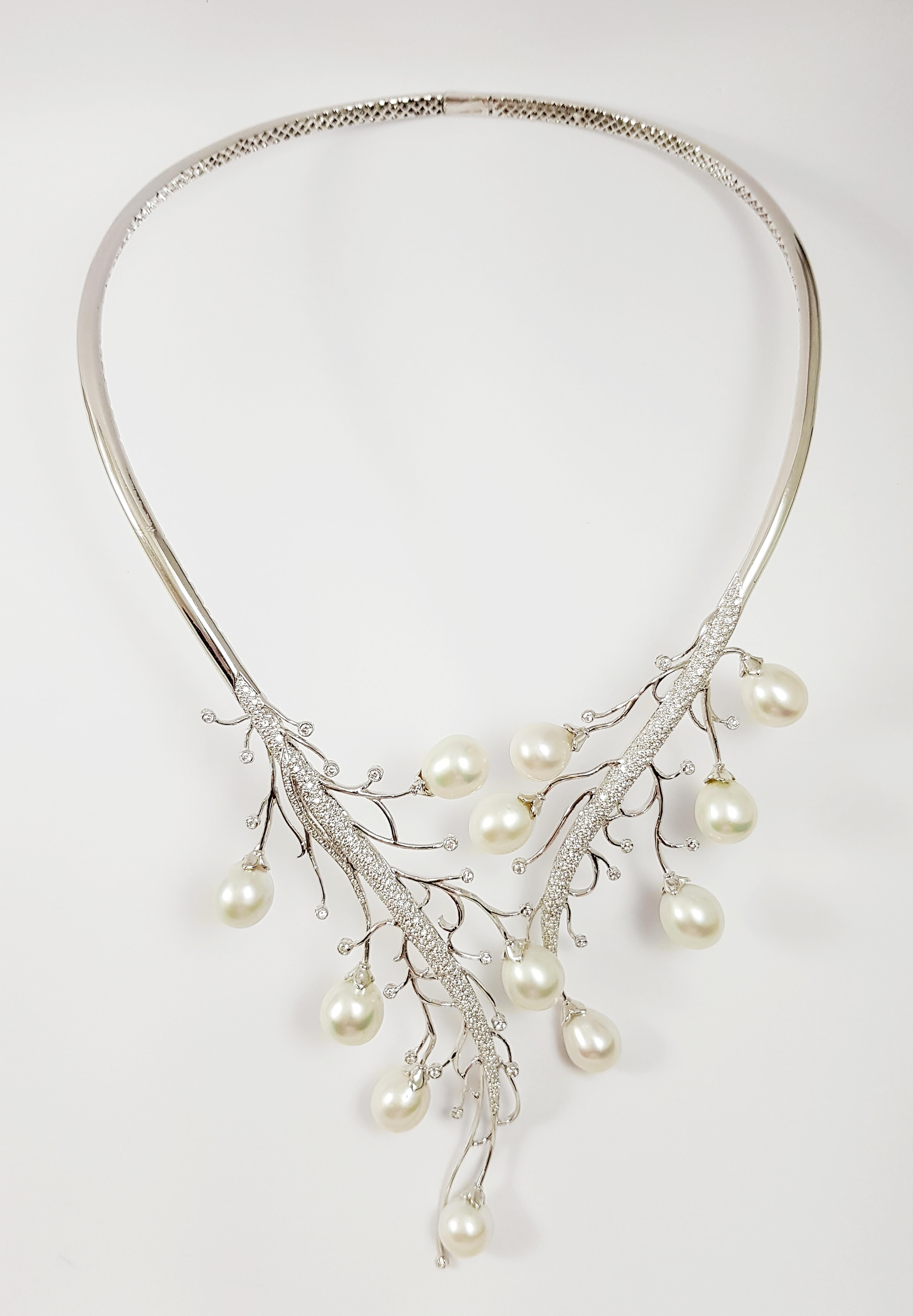 Südseeperle mit Diamant 3,93 Karat Halskette in 18 Karat Weißgold gefasst

Breite:  11.0 cm 
Länge: 45,6 cm
Gesamtgewicht: 91,17 Gramm

