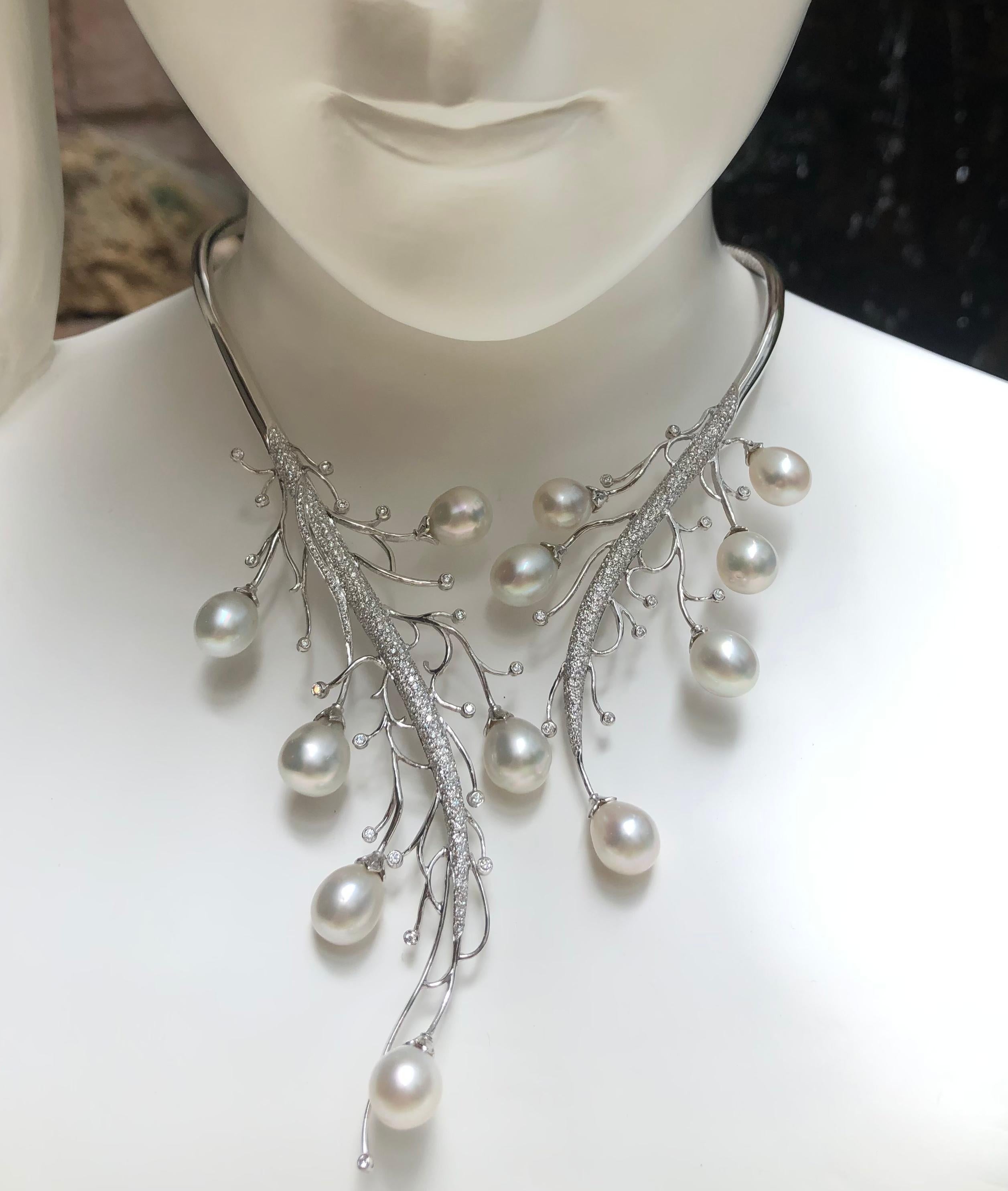 Contemporain Collier de perles des mers du Sud avec vigne en diamants, serti dans des montures en or blanc 18 carats en vente