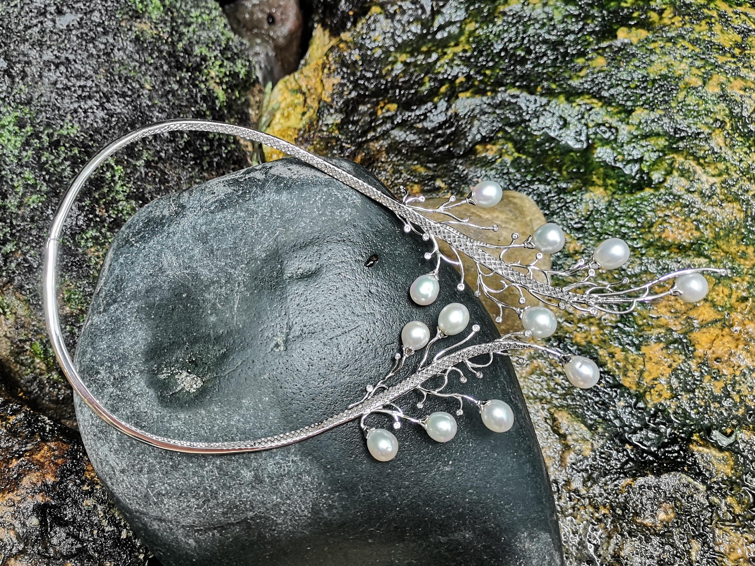 Collier de perles des mers du Sud avec vigne en diamants, serti dans des montures en or blanc 18 carats Pour femmes en vente