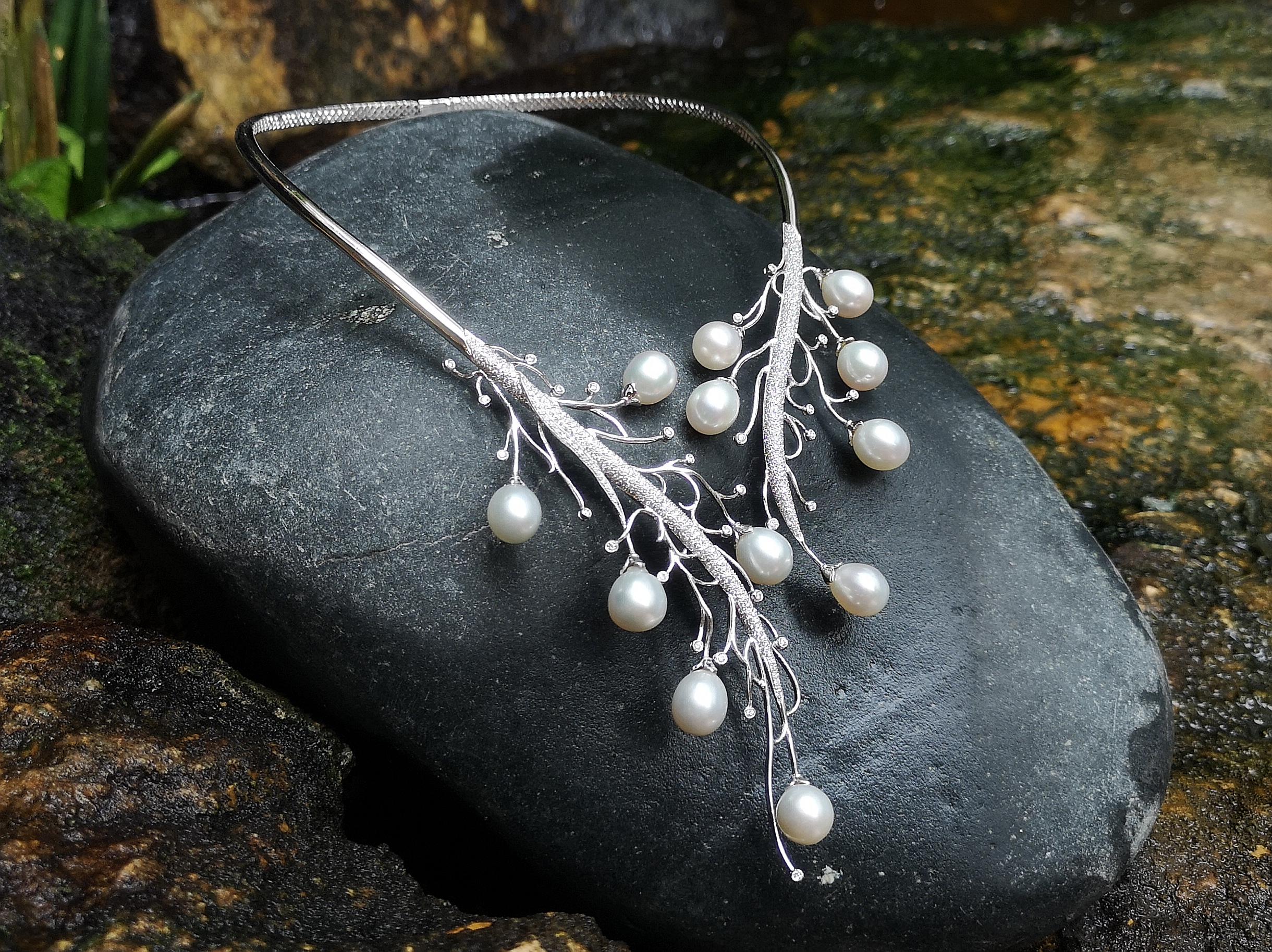 Collier de perles des mers du Sud avec vigne en diamants, serti dans des montures en or blanc 18 carats en vente 2