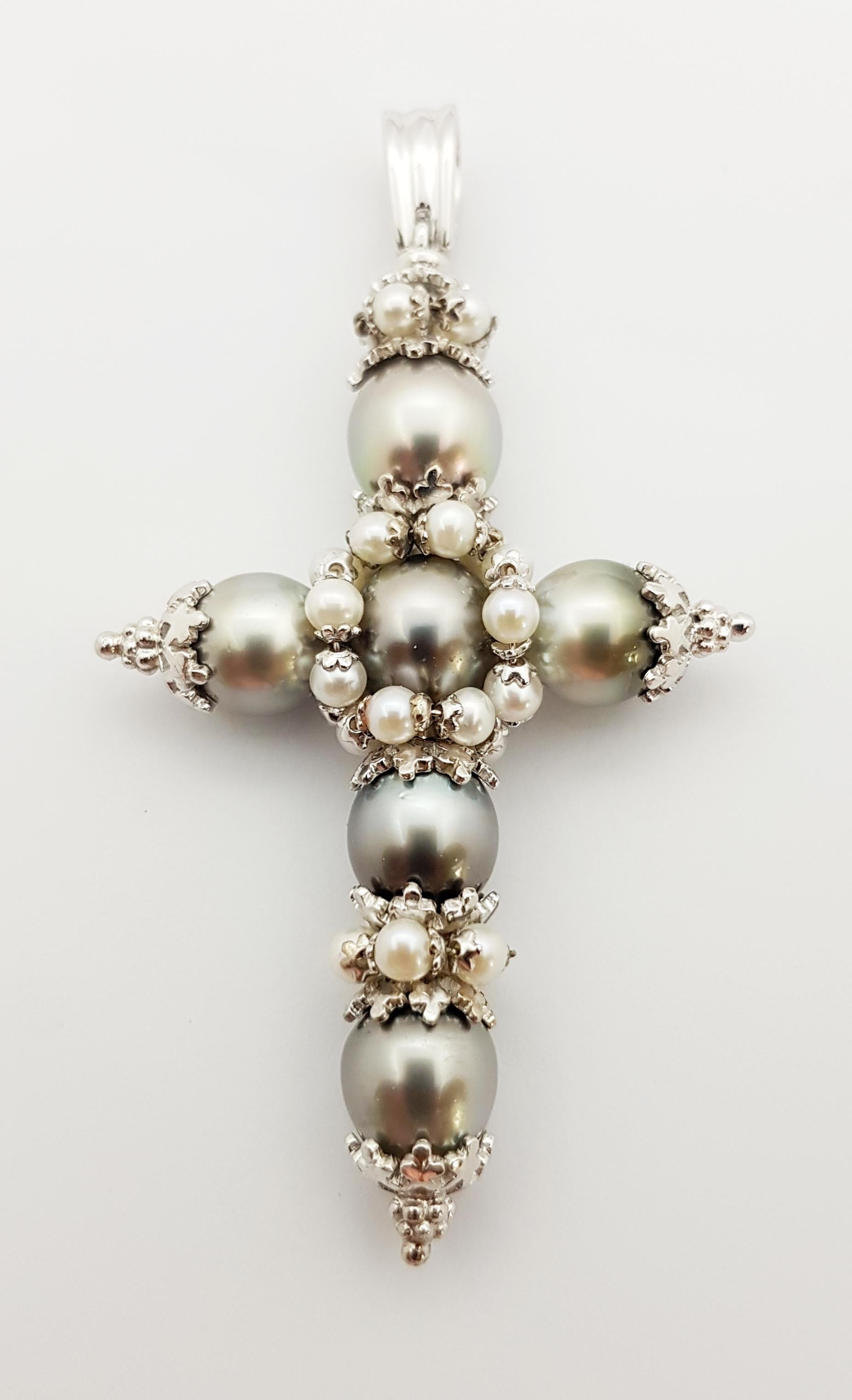 Contemporary South Sea Pearl with Fresh Water Pearl Cross Pendant in 18 Karat White Gold For Sale