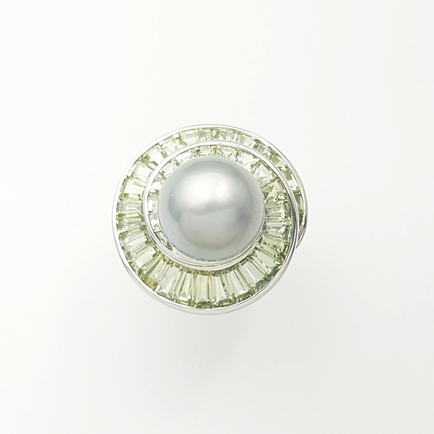 Bague en or blanc 18 carats ornée d'une perle des mers du Sud et d'un saphir vert en vente 5