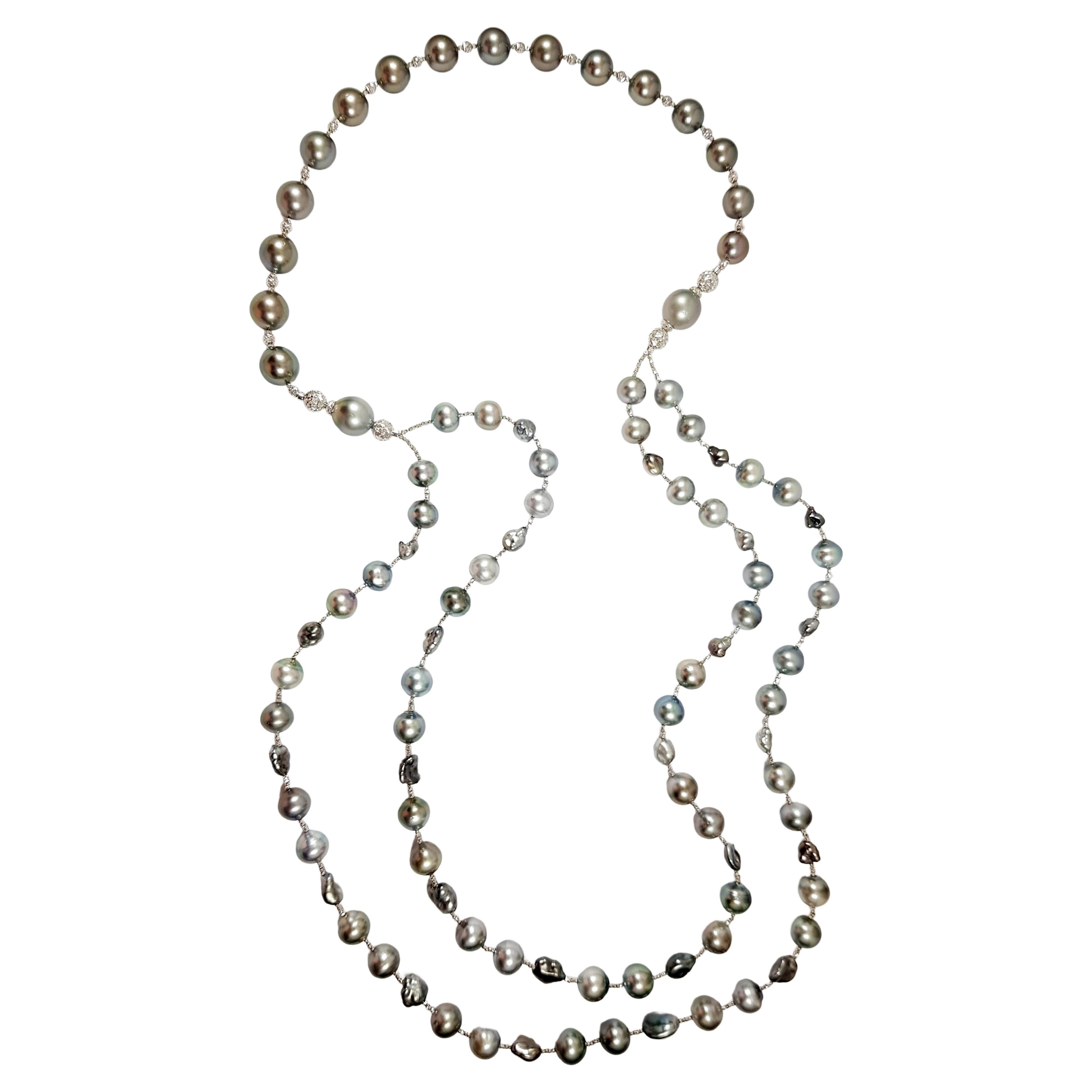 Collier de perles des mers du Sud et de perles Keshi serti dans des montures en or blanc 18 carats