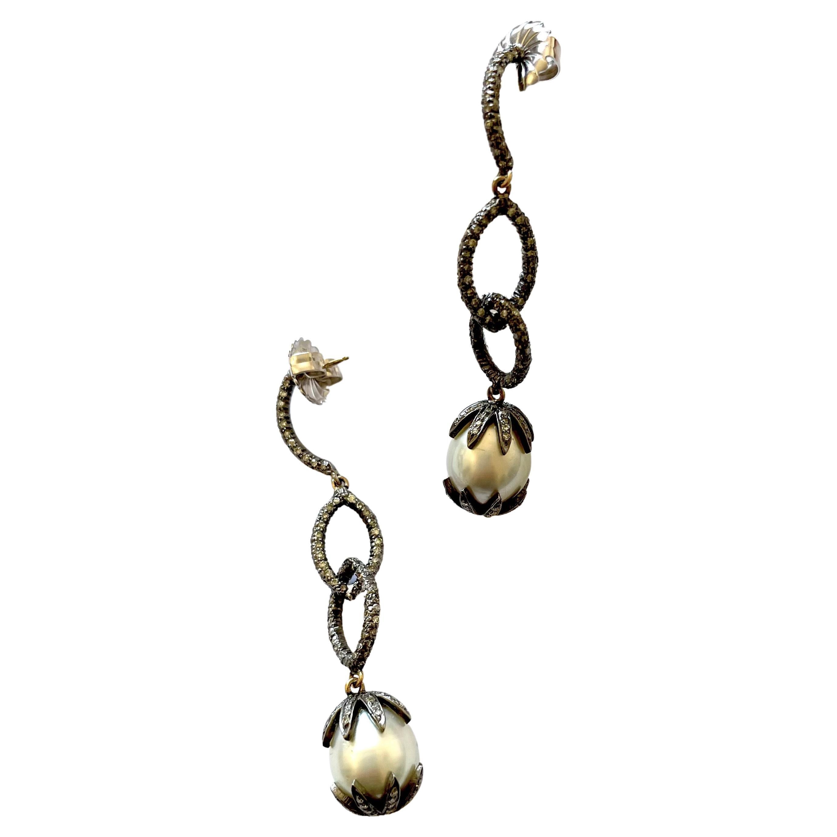 Taille pampille Boucles d'oreilles en perles des mers du Sud avec diamants pavés en vente