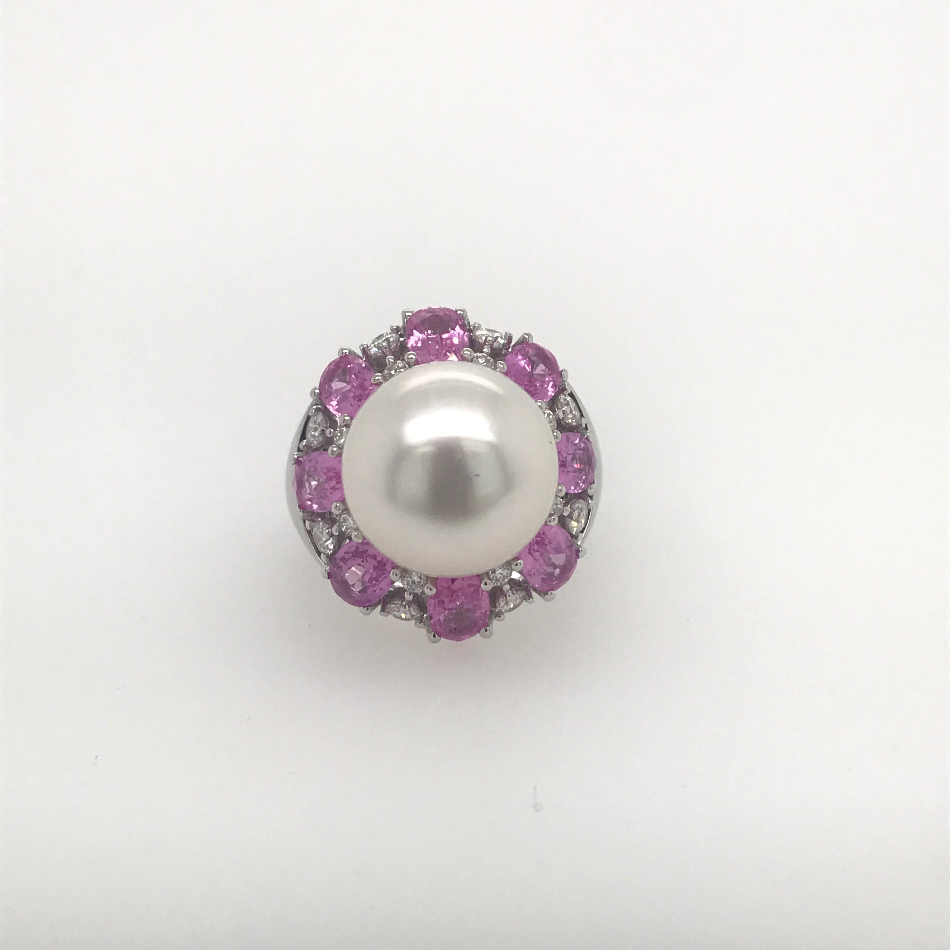 Contemporary South Sea Pearl with Pink Sapphire Ring 4.50 Carat 18 Karat For Sale