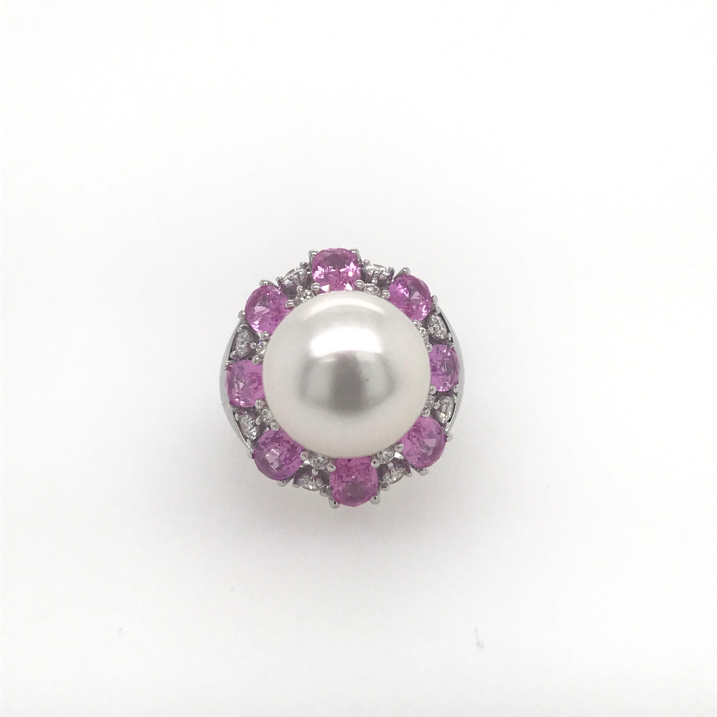 South Sea Pearl with Pink Sapphire Ring 4.50 Carat 18 Karat In New Condition For Sale In New York, NY