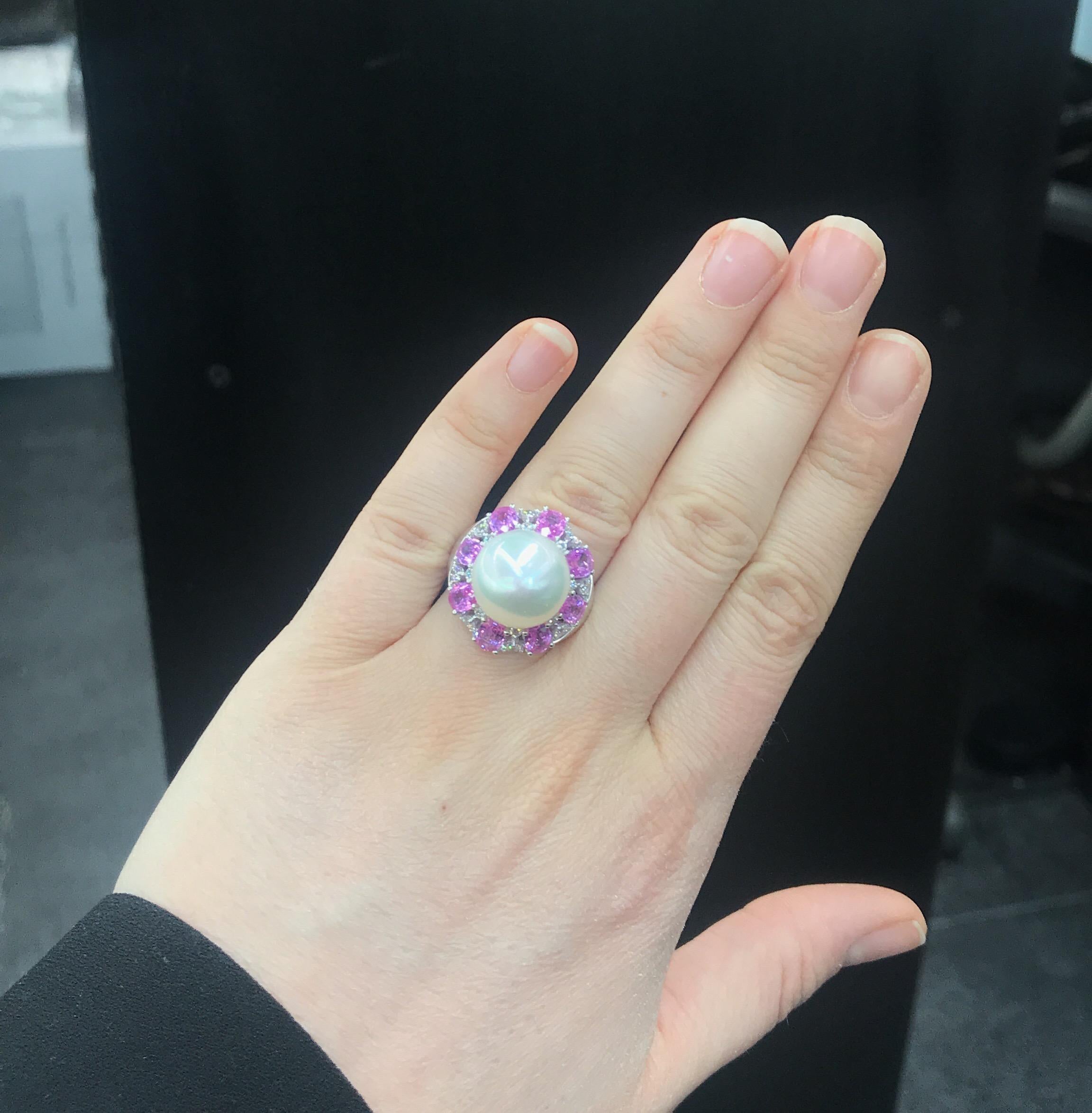 South Sea Pearl with Pink Sapphire Ring 4.50 Carat 18 Karat For Sale 3