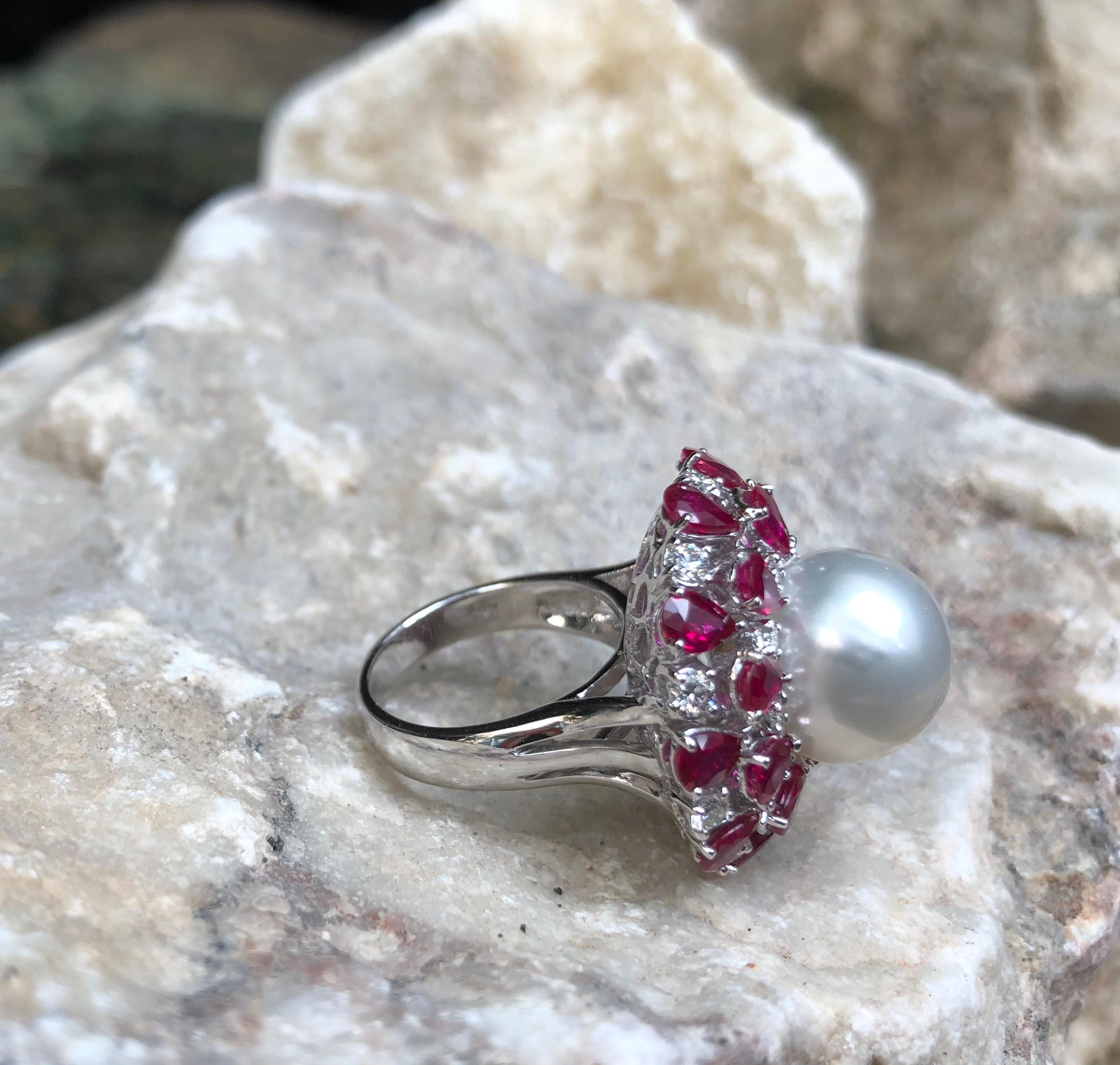 Anillo de Perlas del Mar del Sur con Rubí y Diamantes engarzados en Oro Blanco de 18 Kilates en venta 6