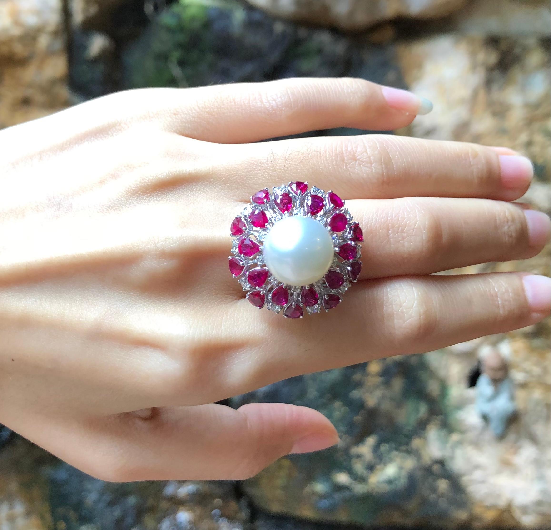 Contemporary South Sea Pearl with Ruby and Diamond Ring Set in 18 Karat White Gold Settings For Sale