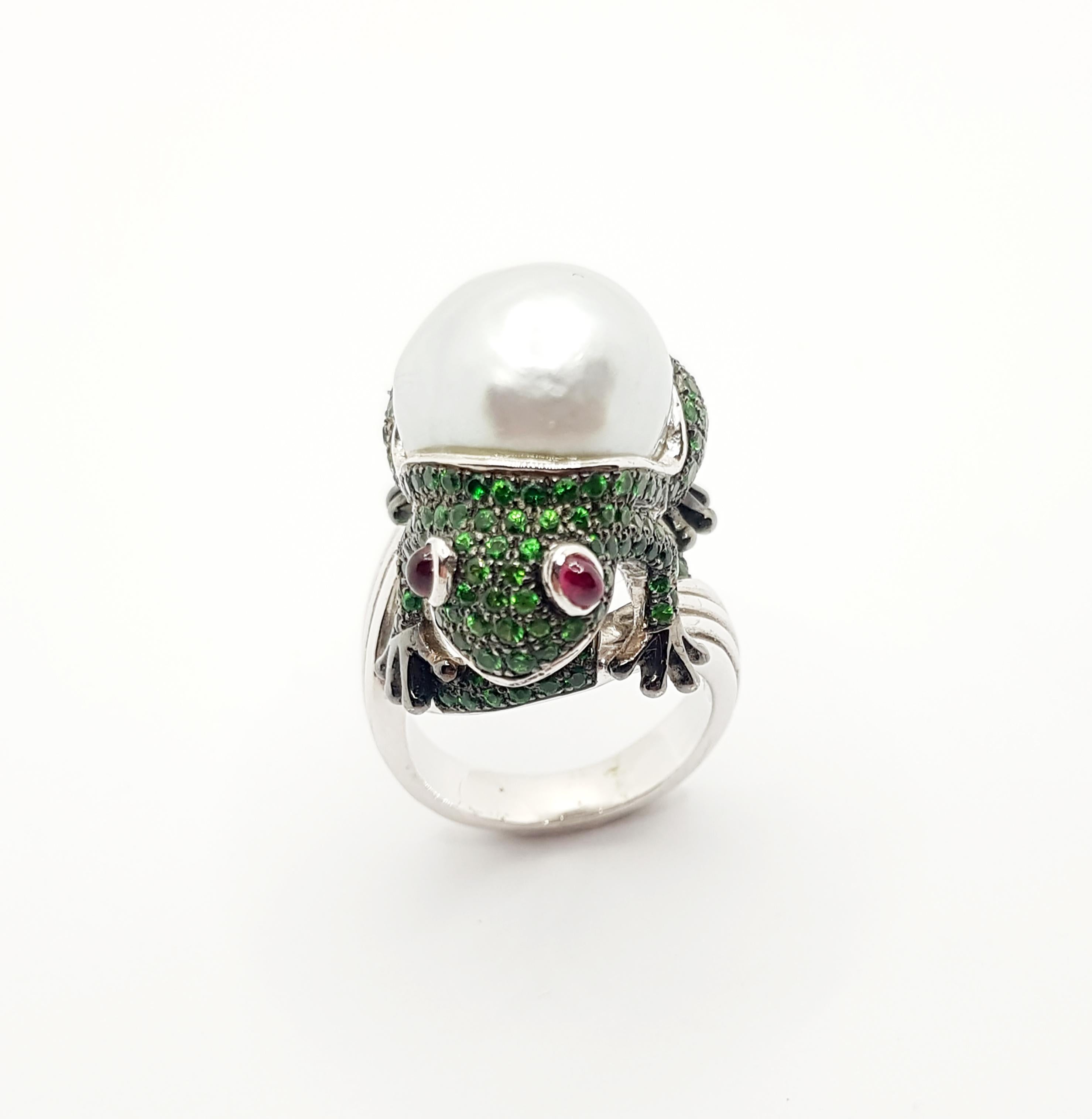 South Sea Pearl with Tsavorite and Cabochon Ruby Frog Ring Set in 18K White Gold For Sale 5