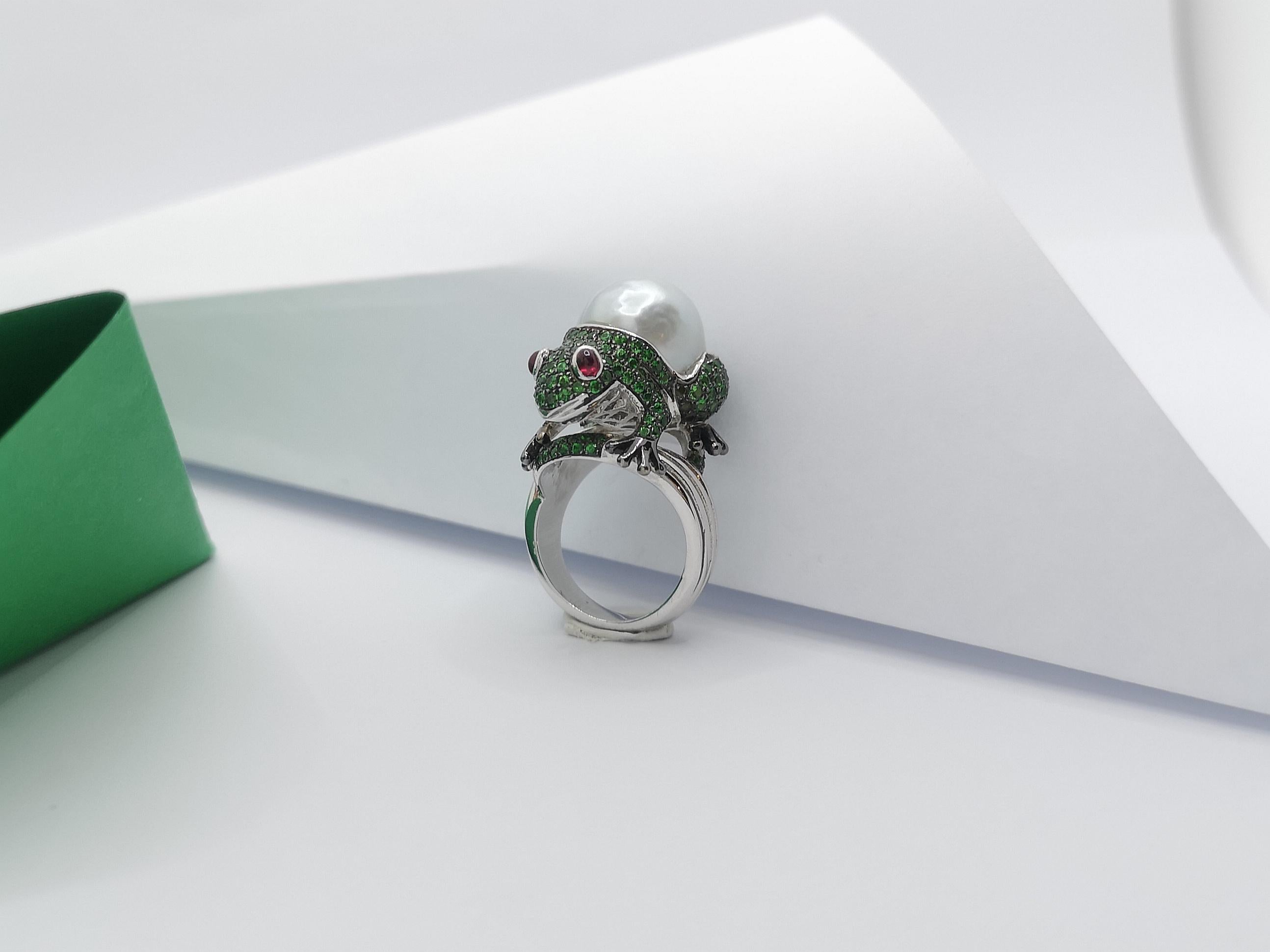 Anello con rana di perle dei mari del sud, tsavorite e rubino cabochon in oro bianco 18 carati in vendita 6