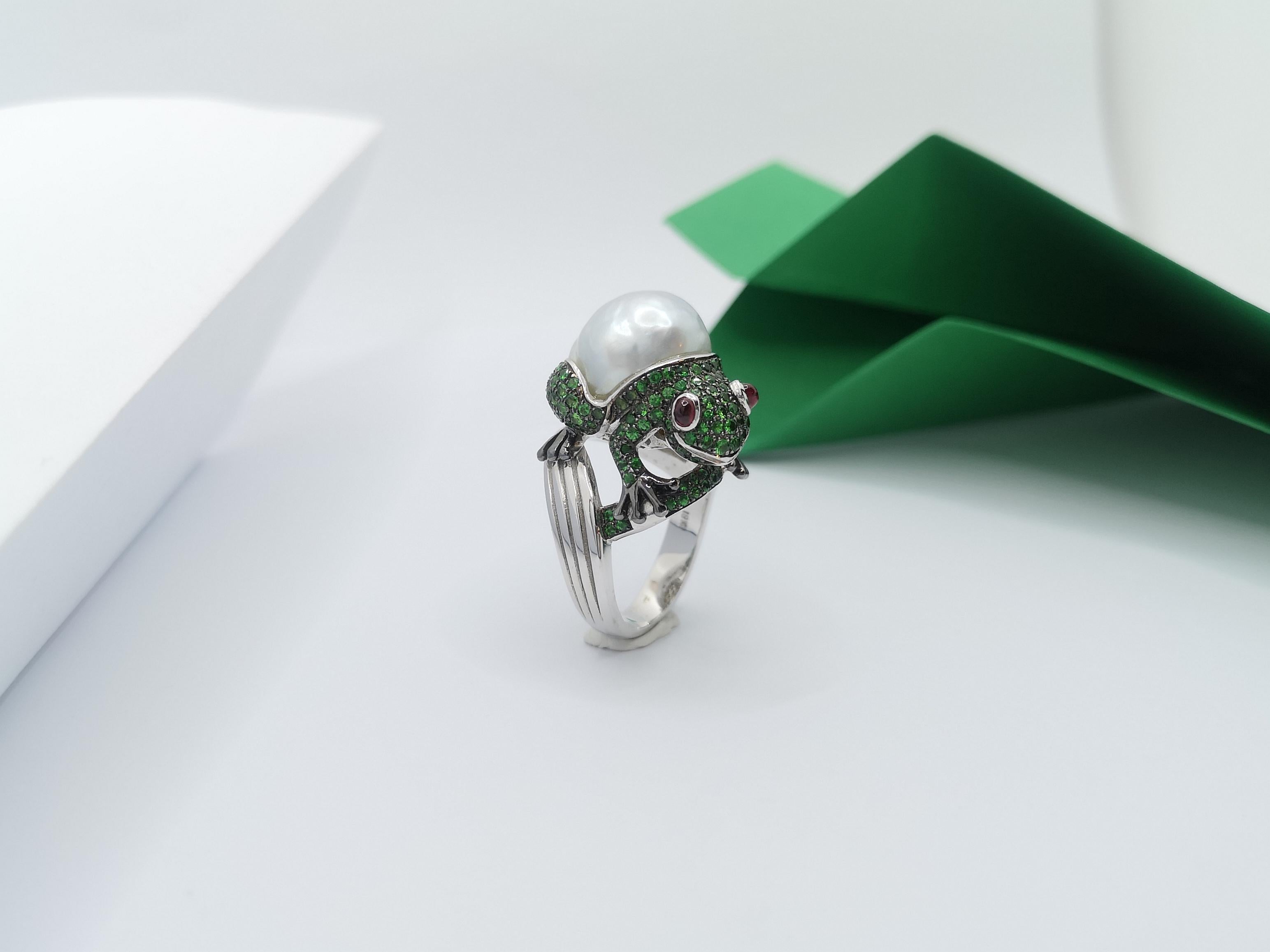 South Sea Pearl with Tsavorite and Cabochon Ruby Frog Ring Set in 18K White Gold For Sale 10