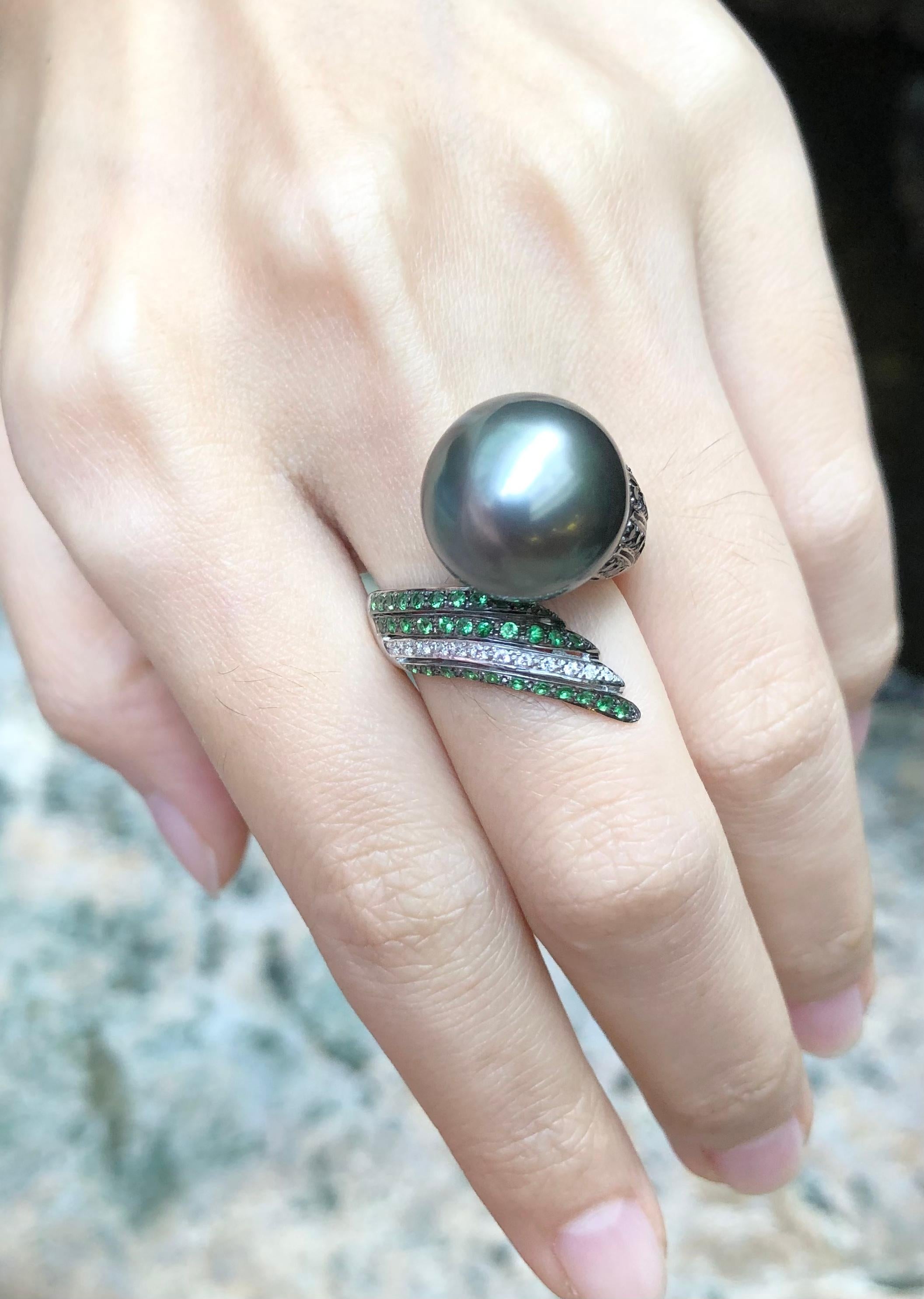 South Sea Pearl with Tsavorite, Diamond, Black Diamond Ring 18 Karat White Gold In New Condition For Sale In Bangkok, TH