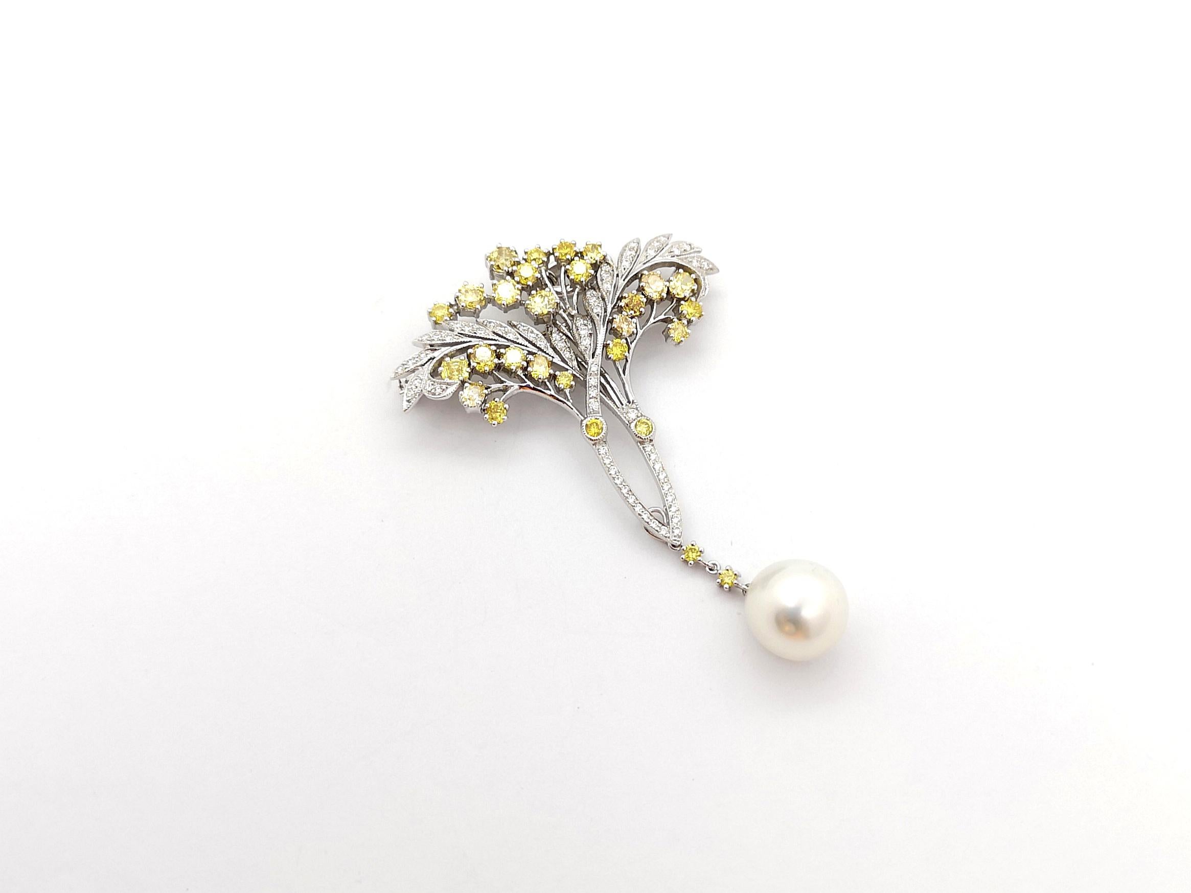 South Sea Pearl, Yellow Diamond and Diamond Brooch/Pendant set in 18K White Gold For Sale 2