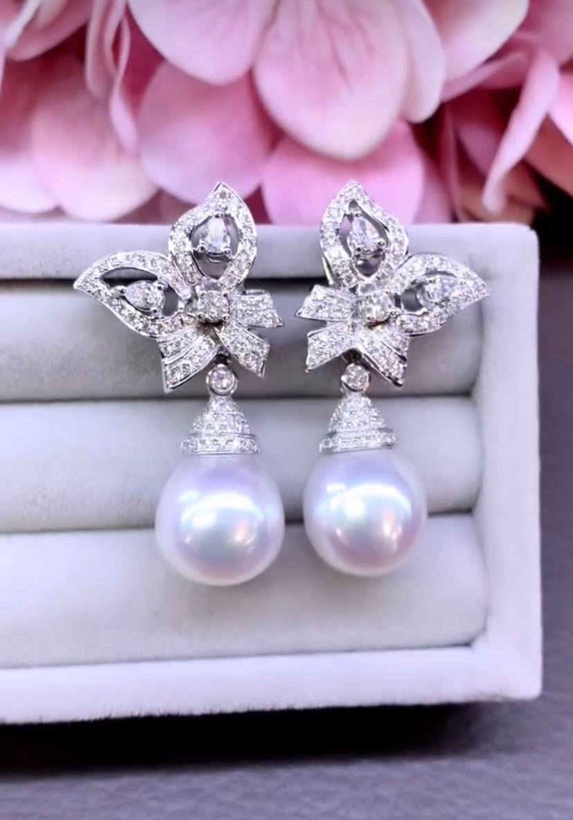 An exclusive pair of earrings , so elegant and refined design, a very piece of art.
Adds a touch of class and glamour on your look.
Stunning earrings come in 18k gold with 2 pieces of Untreated South Sea Pearls , extra luxurious quality , vibrant