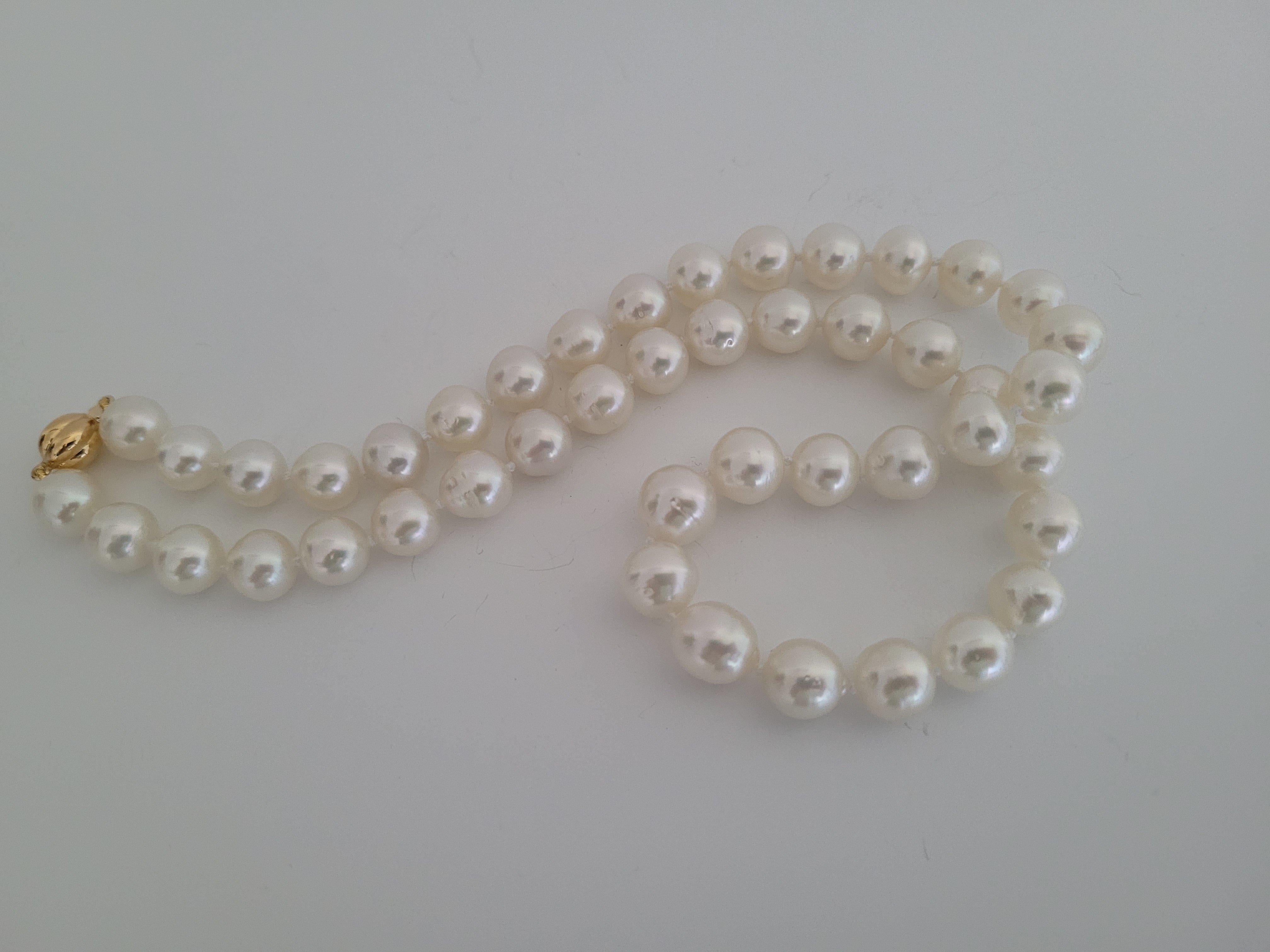 Women's South Sea Pearls White Natural Color and Very High Luster For Sale