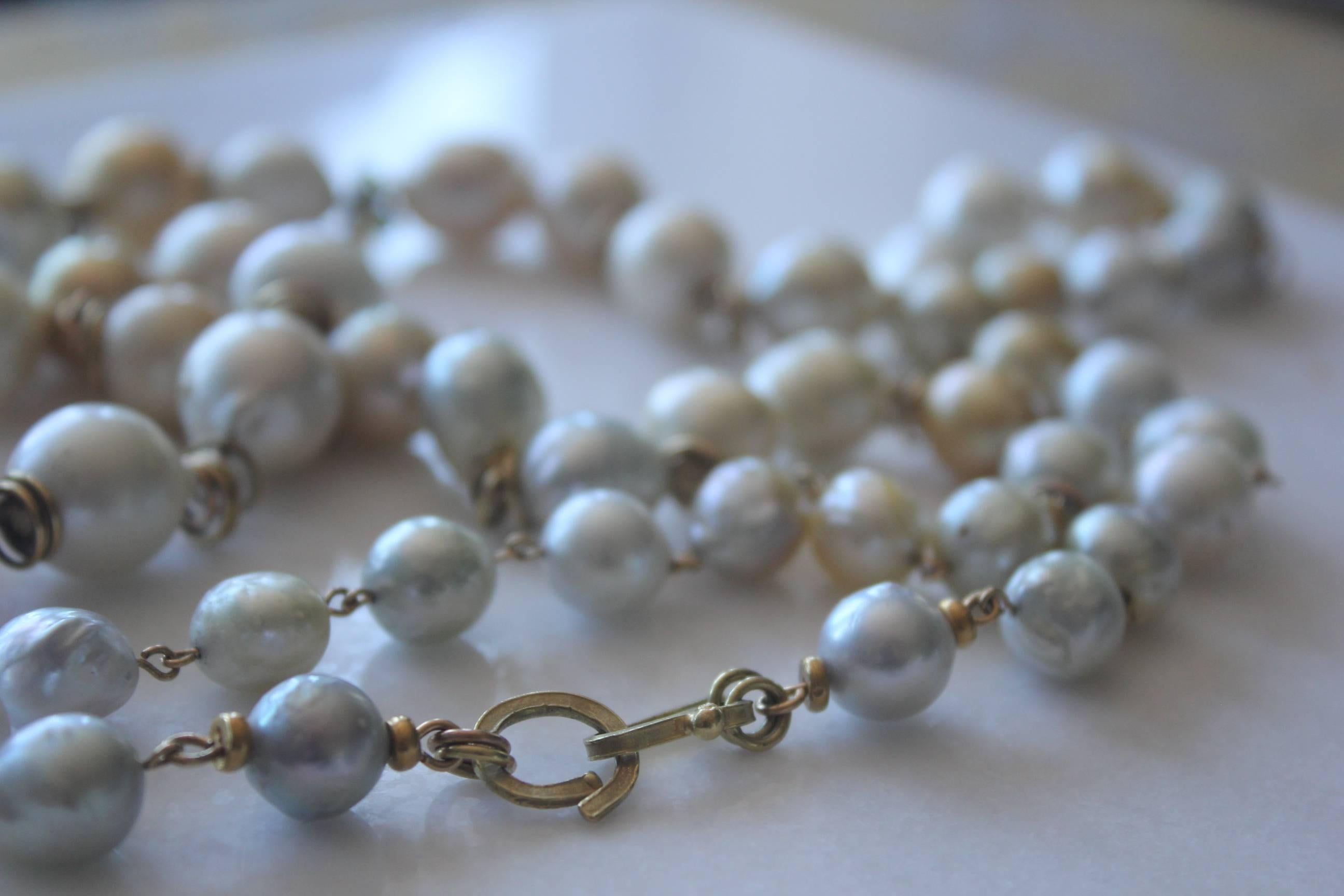 South Sea Pearls 18K Gold Beaded Link Necklace, White and Golden Baroque Pearls In New Condition In New York, NY