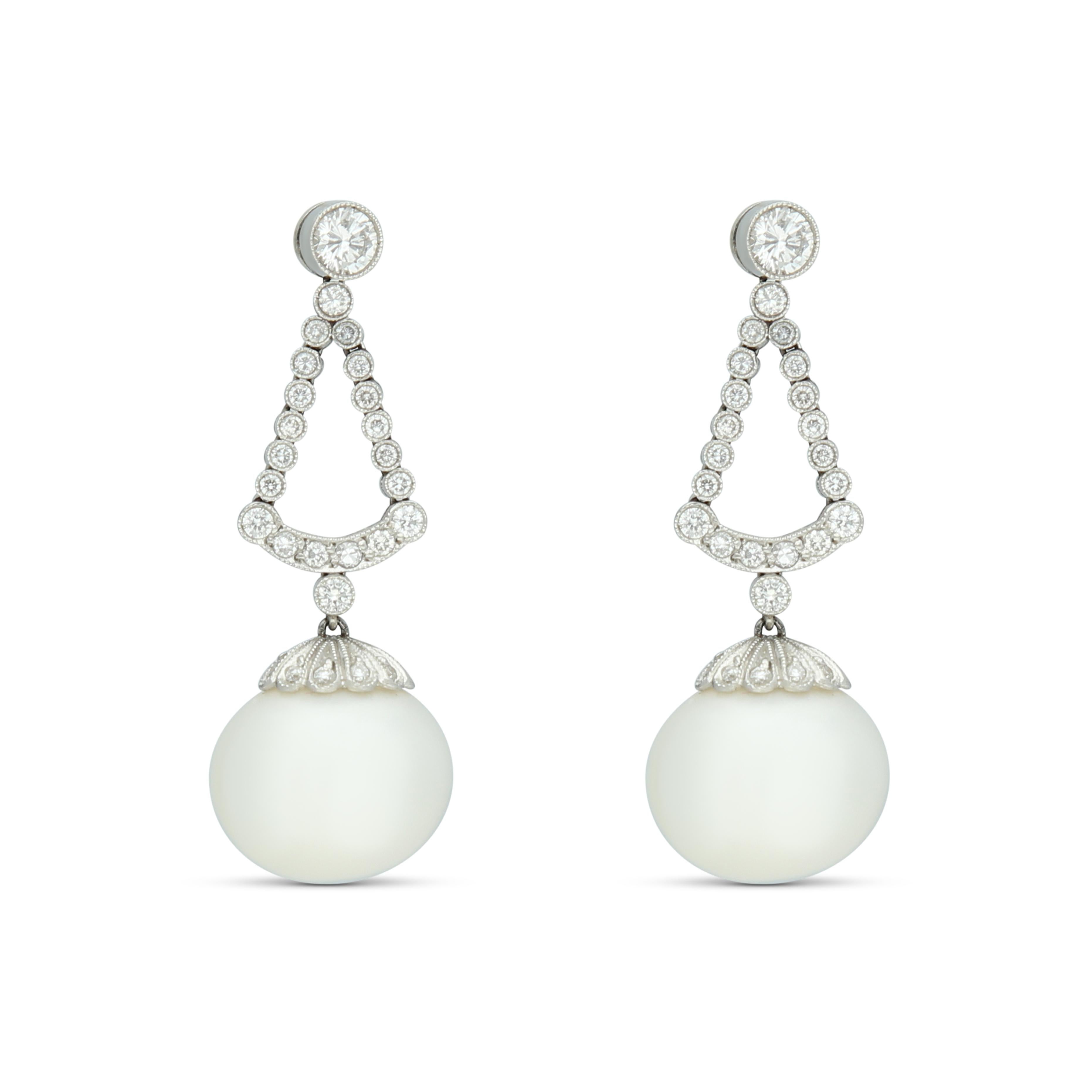 Südseeperlen- und Diamanten-Ohrringe aus Platin (Art déco) im Angebot