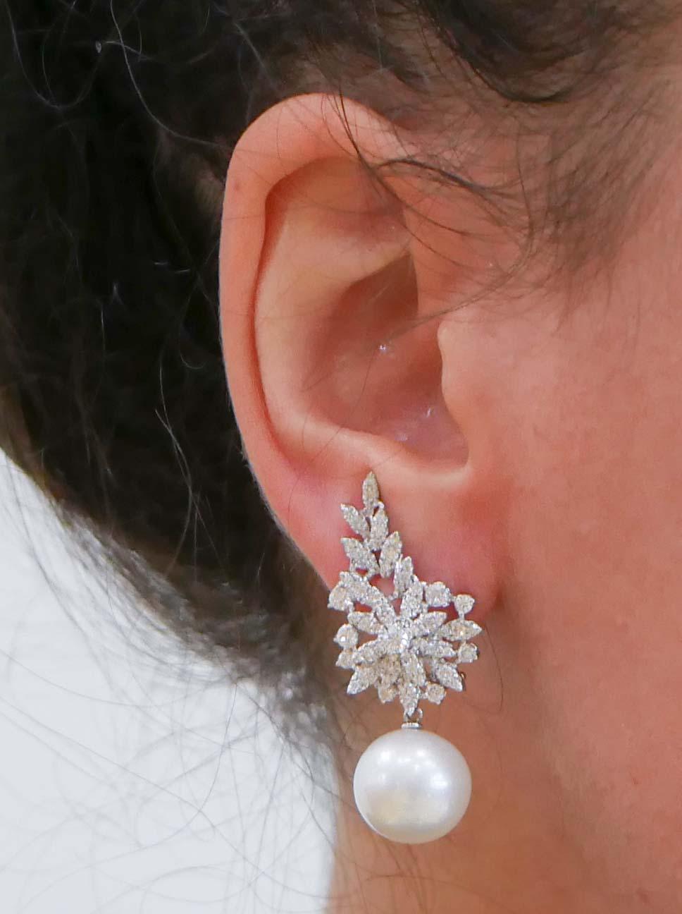 South- Sea Pearls, Diamonds, 18 Karat White Gold Earrings. In New Condition For Sale In Marcianise, Marcianise (CE)