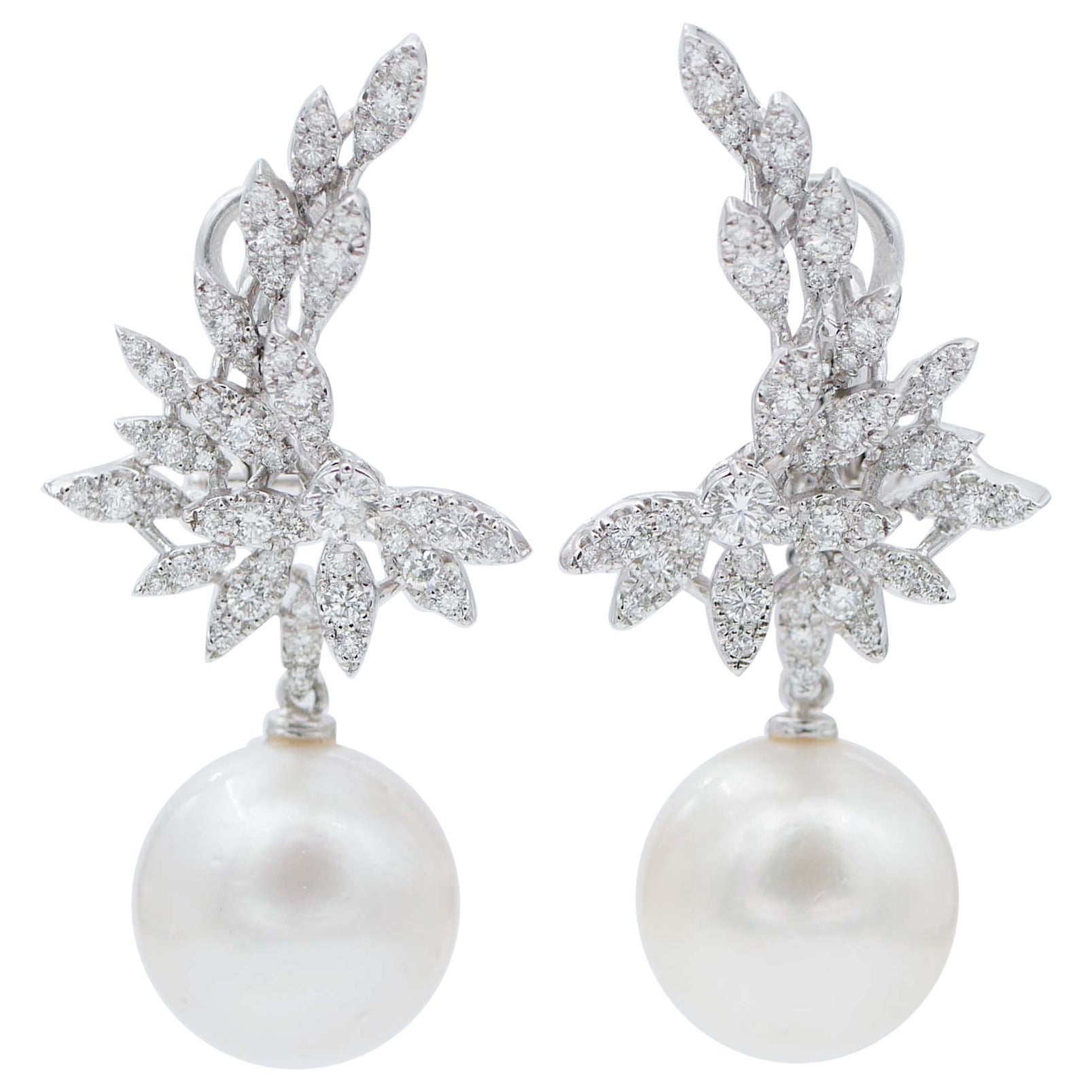 Boucles d'oreilles en or blanc 18 carats, perles des mers du Sud et diamants