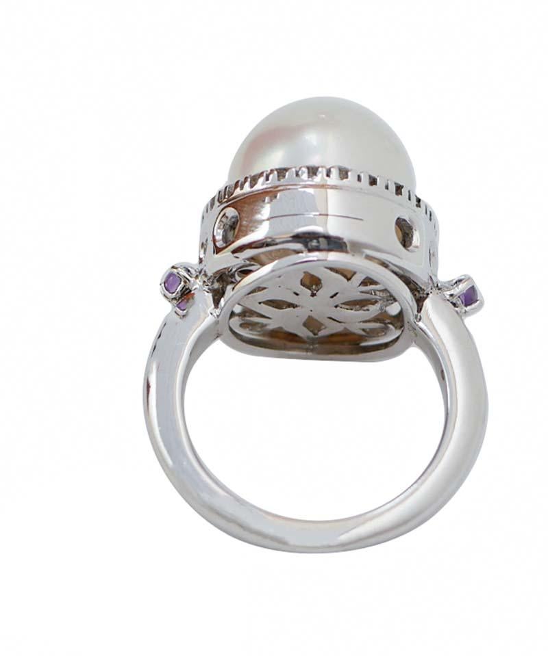 Rétro Perle dei mari del sud, diamanti, ametiste, anello in oro bianco 18 karati. in vendita