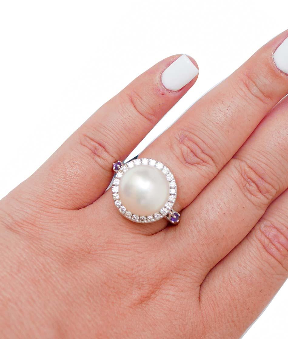 Perle dei mari del sud, diamanti, ametiste, anello in oro bianco 18 karati. In condizioni buone in vendita a Marcianise, Marcianise (CE)