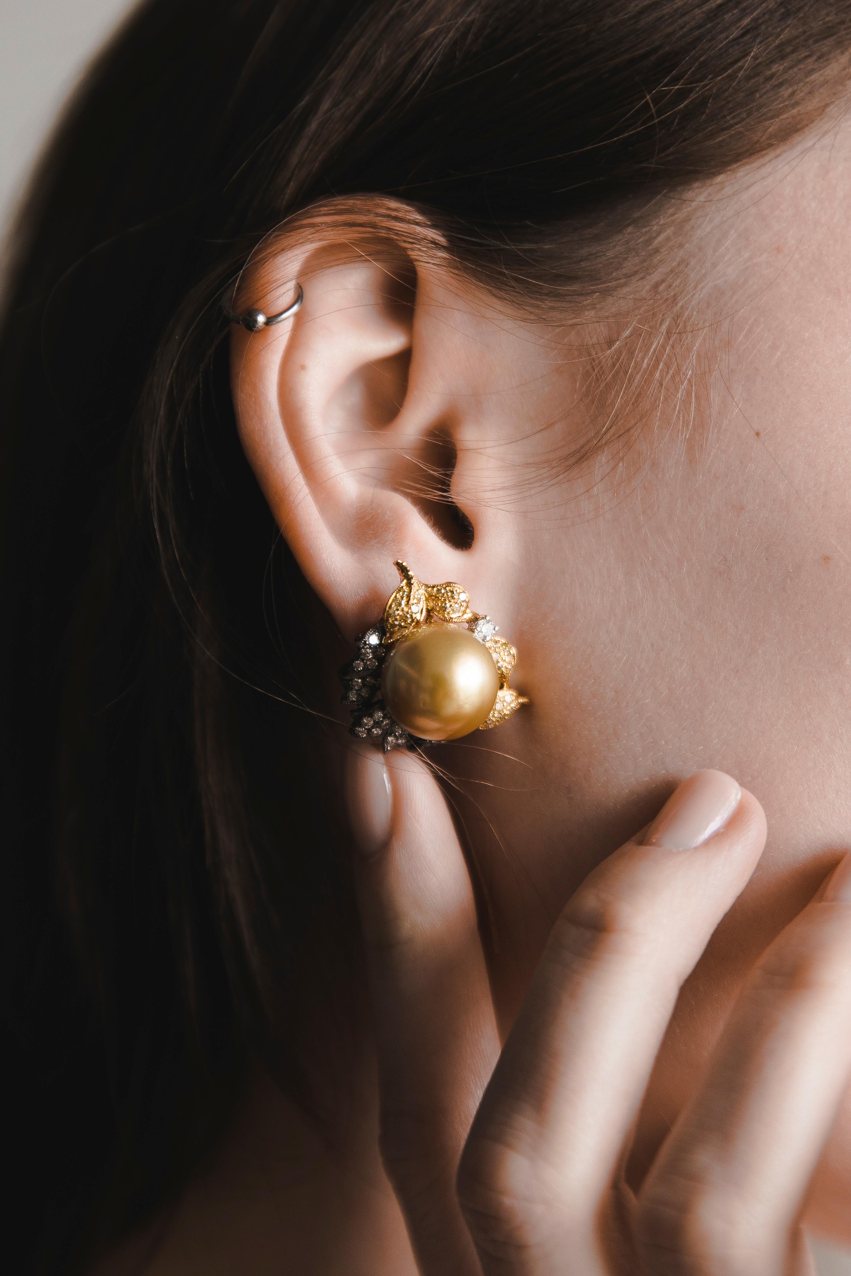 South Sea Pearls Earrings 15 mm Diamonds Yellow Black Gold, 1990 In Good Condition In Herzelia, Tel Aviv