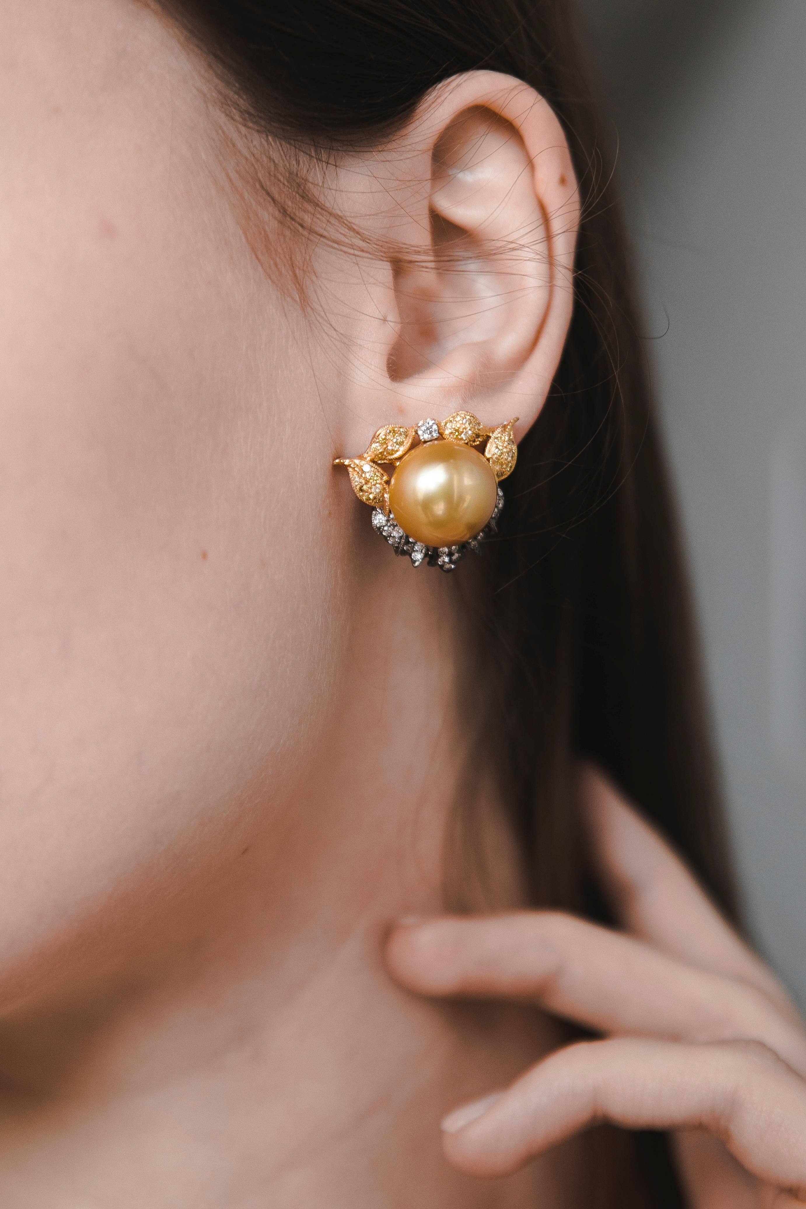 Women's South Sea Pearls Earrings 15 mm Diamonds Yellow Black Gold, 1990