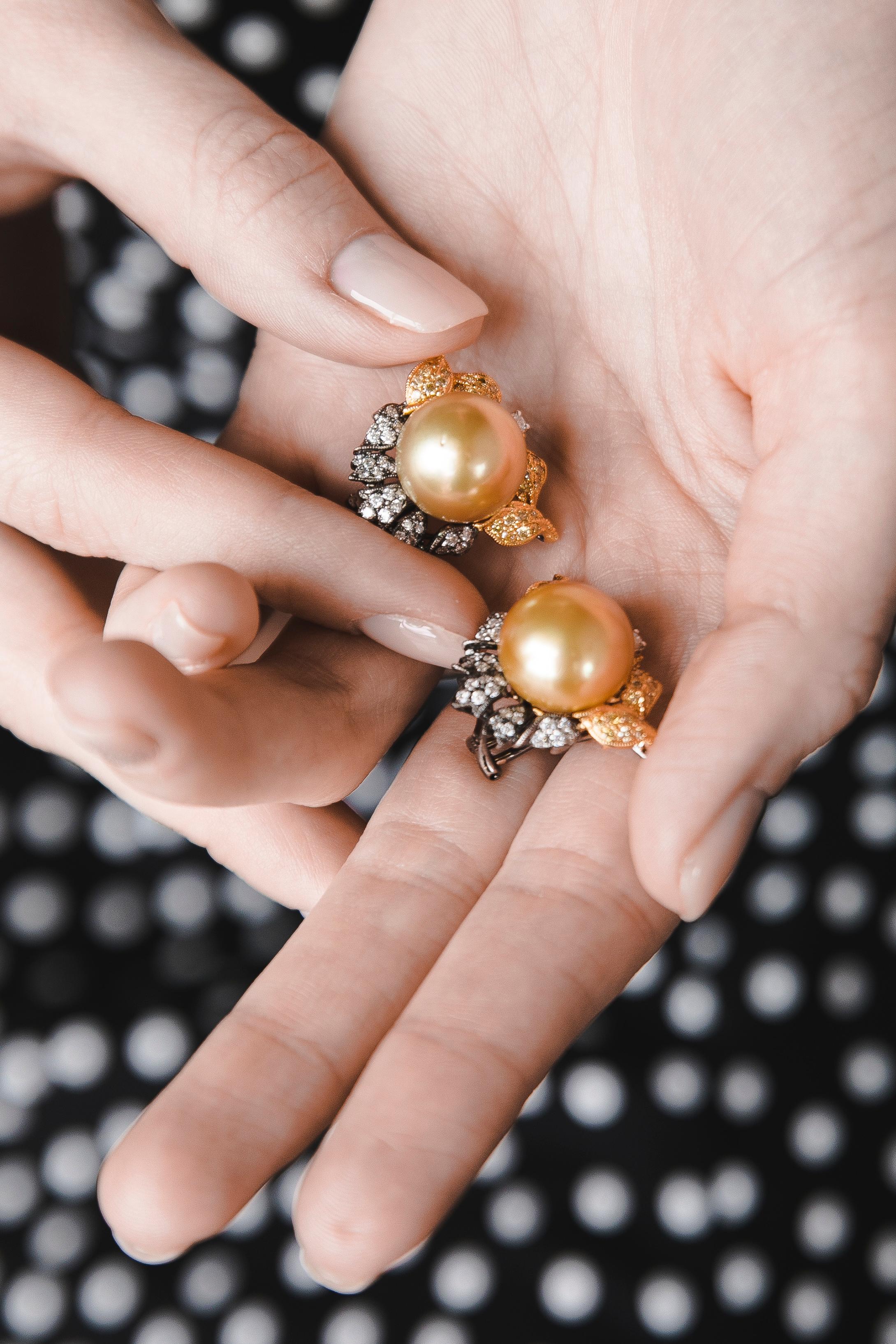 South Sea Pearls Earrings 15 mm Diamonds Yellow Black Gold, 1990 2