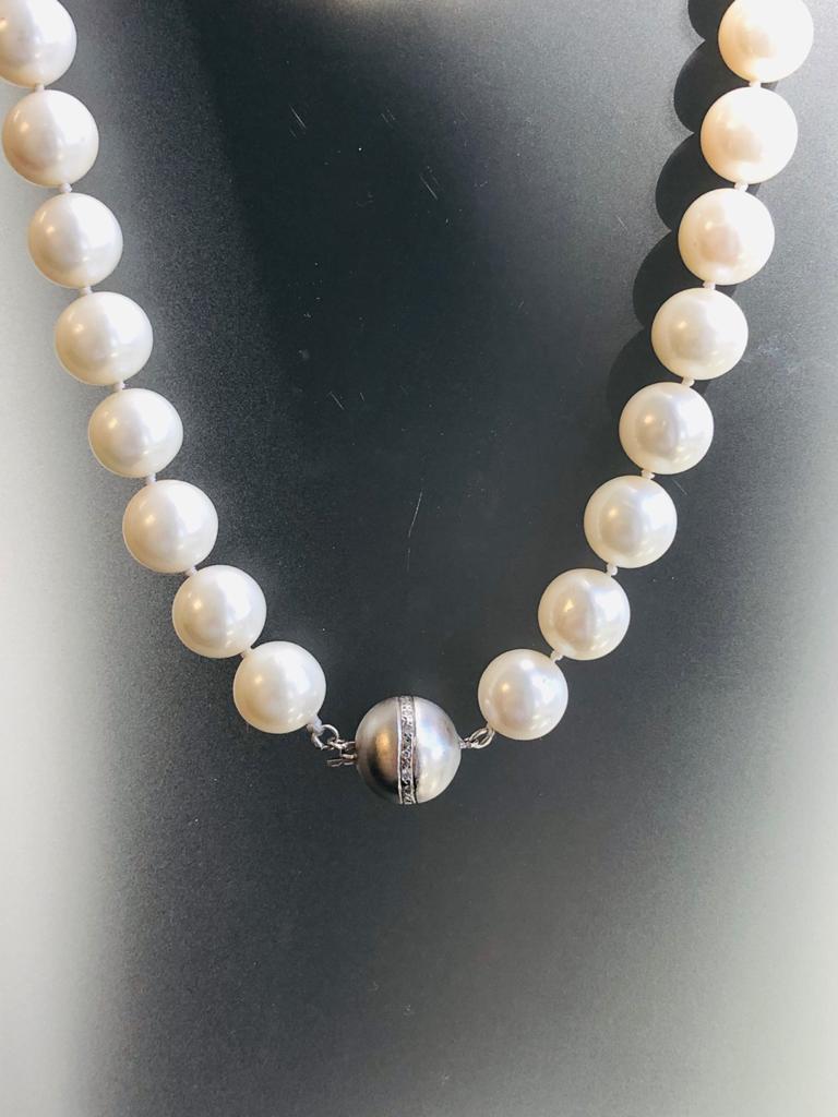 are pearls naturally round