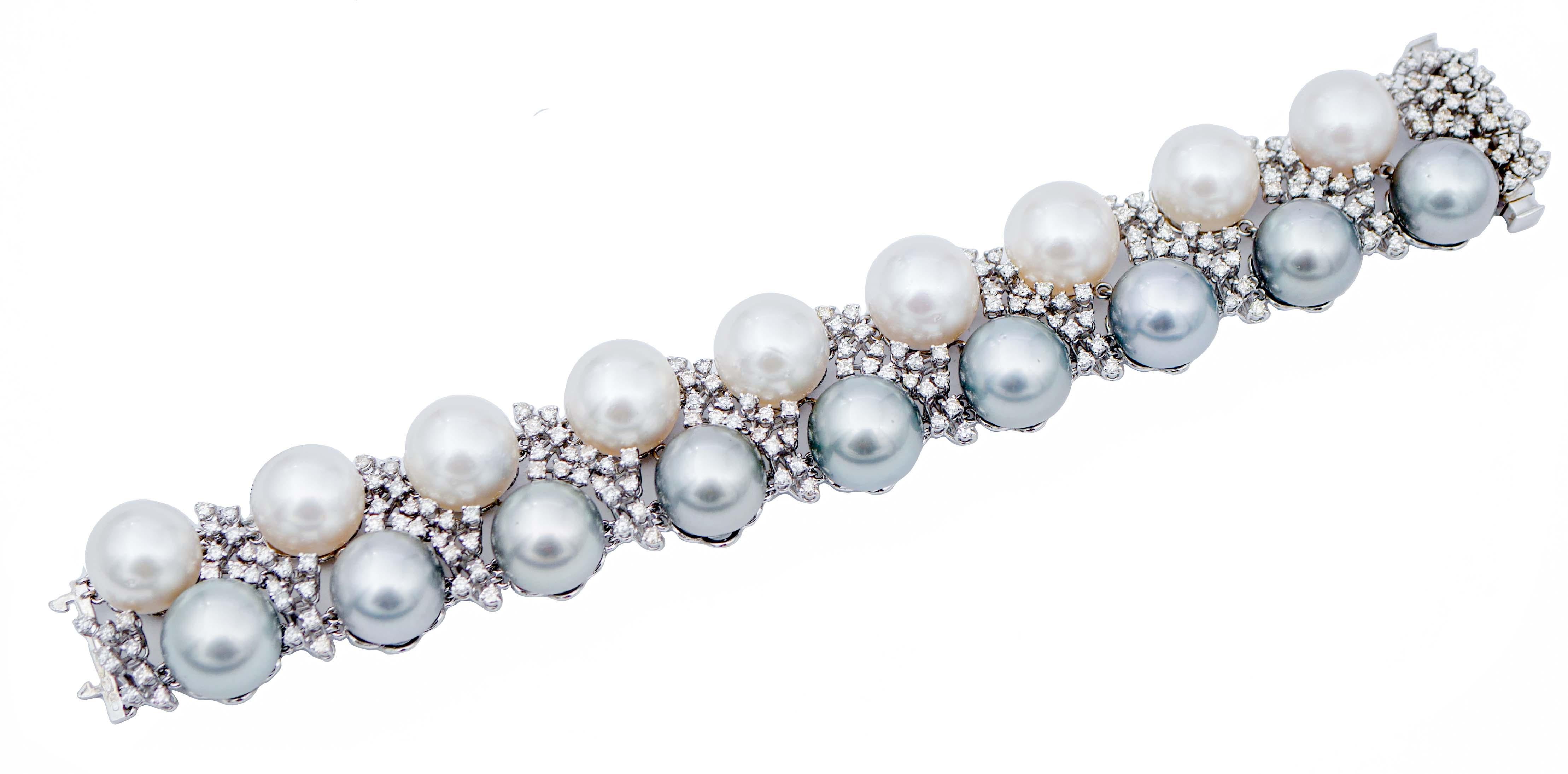SHIPPING POLICY:
No additional costs will be added to this order.
Shipping costs will be totally covered by the seller (customs duties included).

Amazing retrò bracelet in 14 kt white gold structure mounted with a row of white pearls and a row of