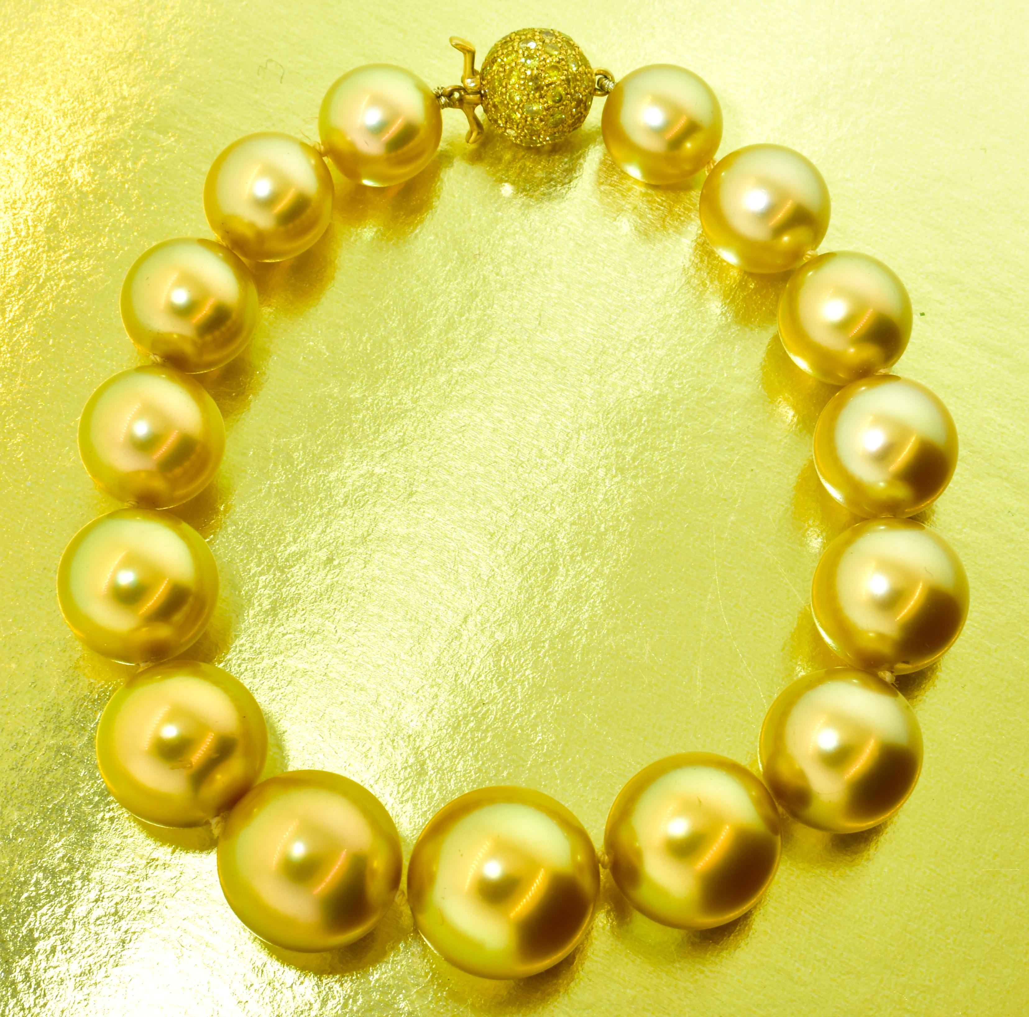 Brilliant Cut South Sea Pearls, Natural Fancy Intense Yellow Diamond Clasp, Pierre/Famile