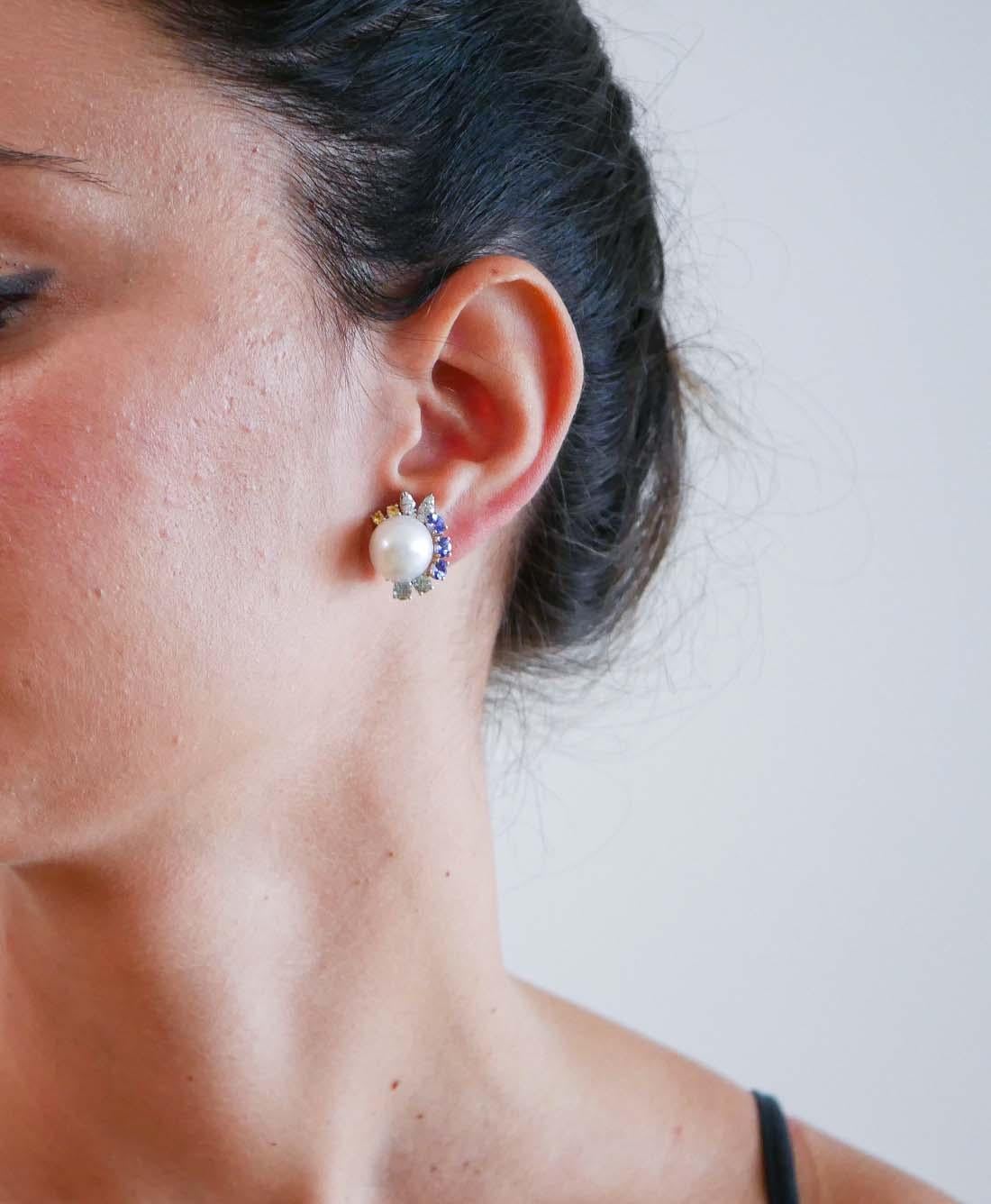 Taille mixte Boucles d'oreilles en or blanc 18 carats, tanzanite, saphirs, diamants et perles des mers du Sud en vente