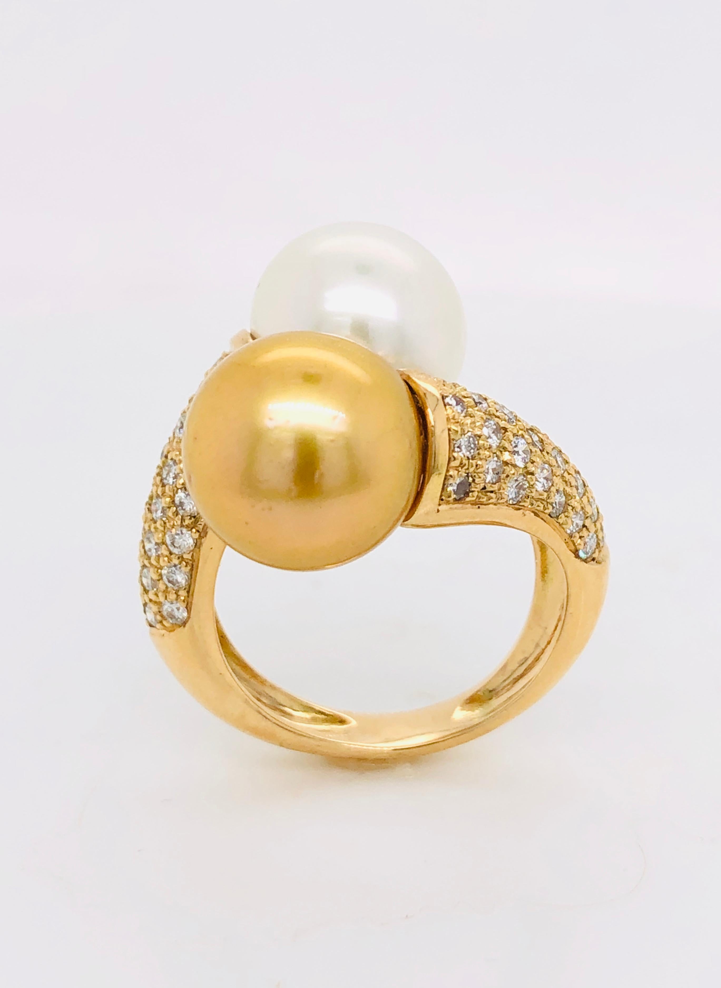 South Sea Pearls With White Diamonds on Gold 18 carats Ring
White and Gold South Sea Pearls 5
White diamonds 1.2 ct 
French Size : 54.5
US Sise : 7 1/4
British Size : 0
Weight of gold : 7.87