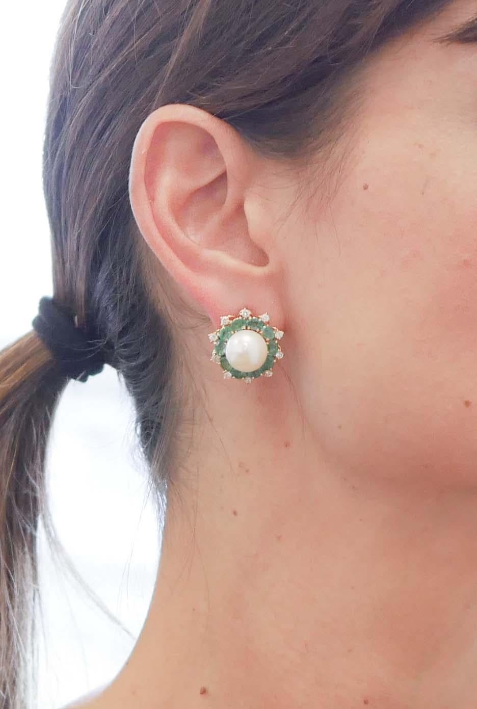 South-Sea Pearls, Emeralds, Diamonds, 14 Karat Rose Gold Earrings. In Good Condition For Sale In Marcianise, Marcianise (CE)