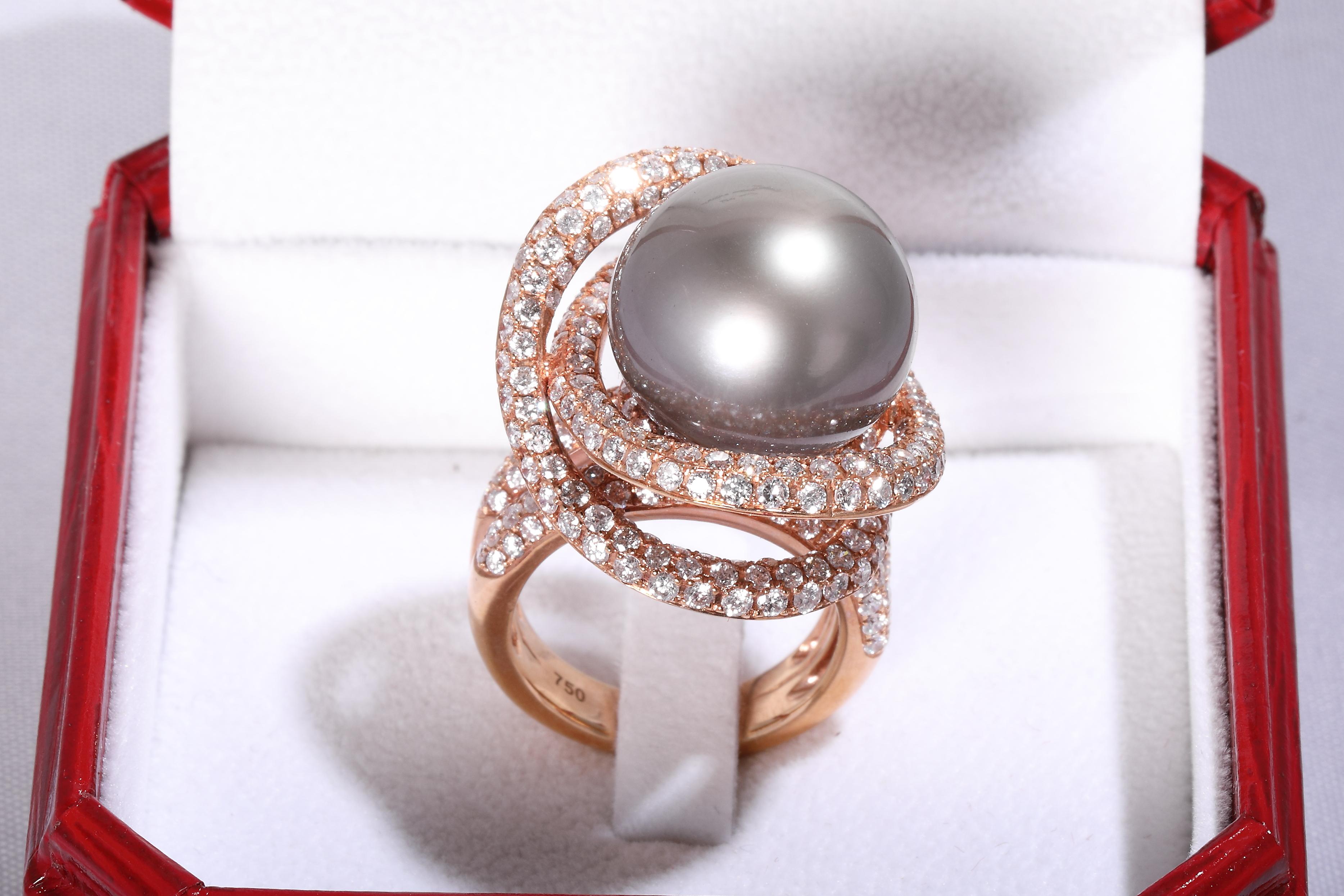 18 k rose gold
Fineness hallmarked with 750
1 gray south sea pearl diameter ca 12 mm 
4,48 ct diamonds
Ring top ca 30 x 30 mm
Height ca 22 mm
ring size 7
weight 21 grams