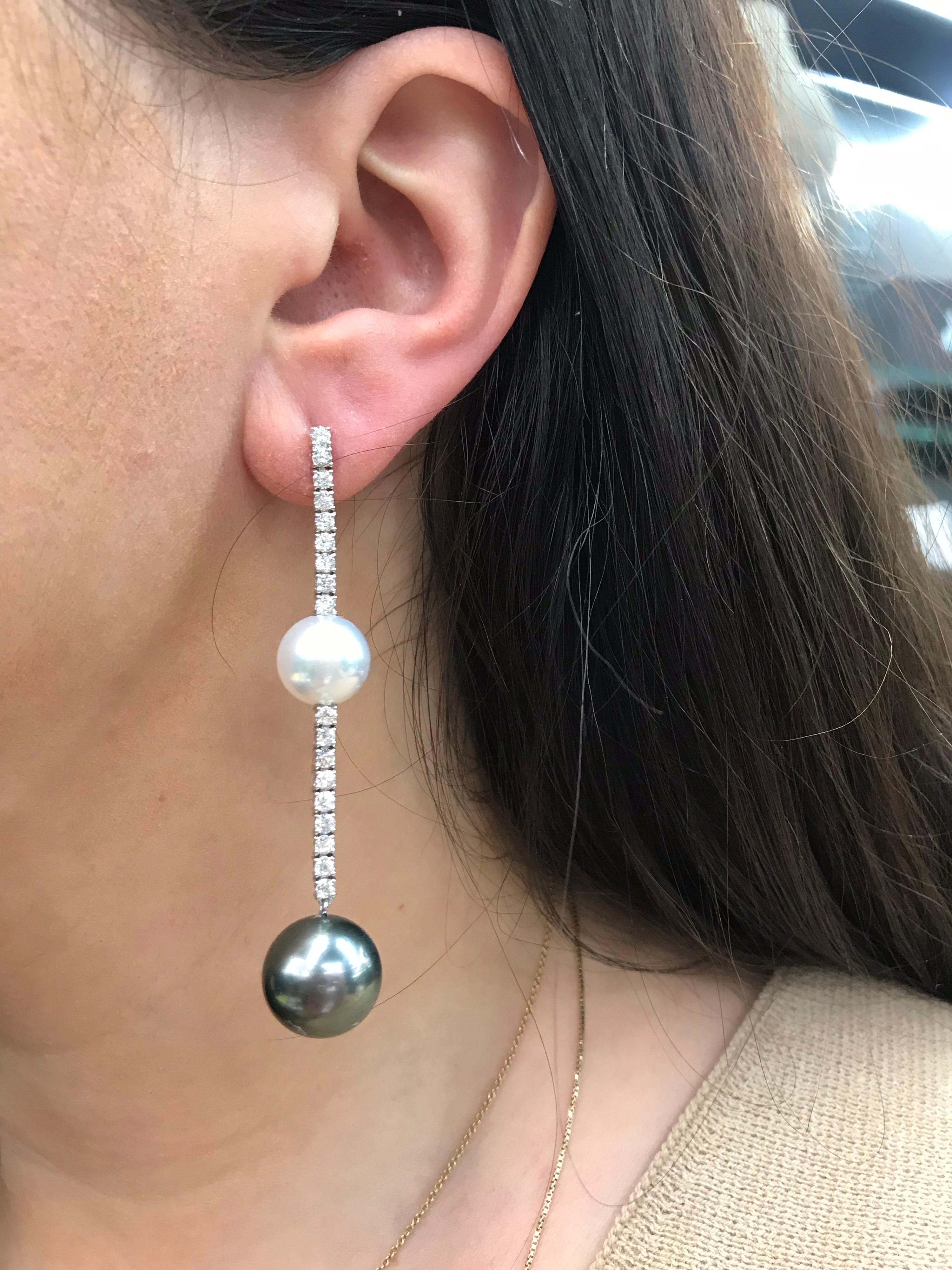 South Sea and Tahitian Diamond Drop Earrings 1.81 Carat 18 Karat White Gold In New Condition For Sale In New York, NY