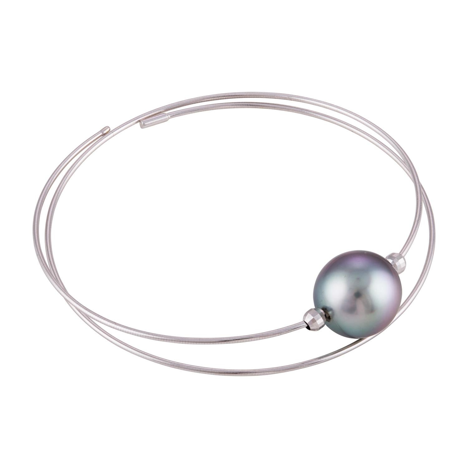 This stackable bangle features a South Sea Tahitian round pearl measuring 12.6mm on an 18K rose gold wire.
This can be worn individually or stacked with others.
Please note, the price is for one bangle.
